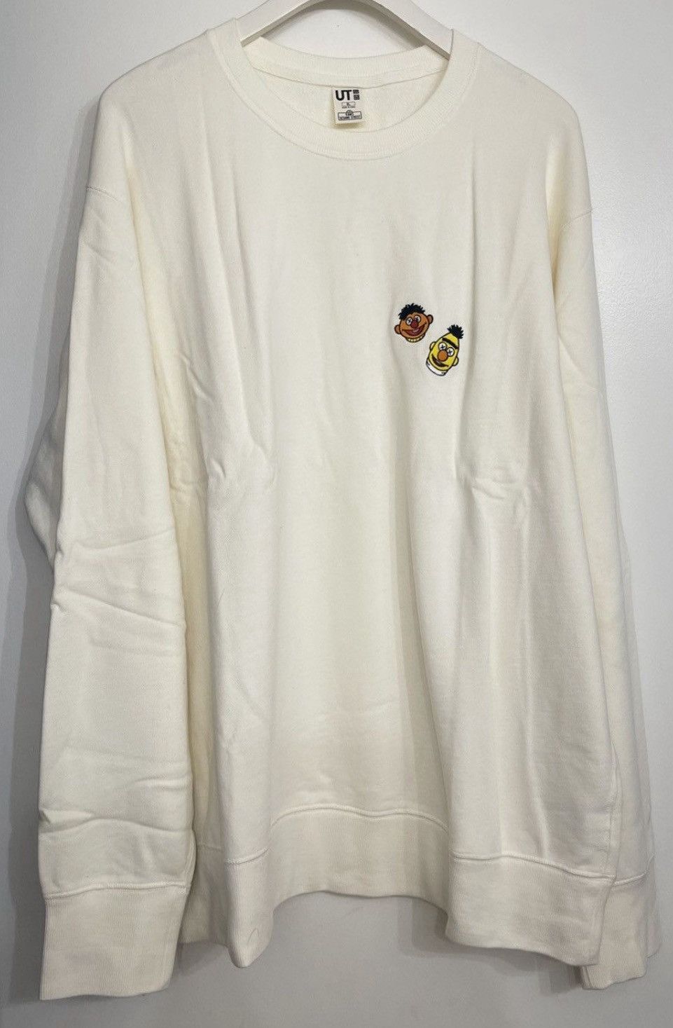 Kaws × Uniqlo DS UNIQLO X KAWS X SESAME STREET BERT AND ERNIE CREWNECK XL Size US XL / EU 56 / 4 - 2 Thumbnail