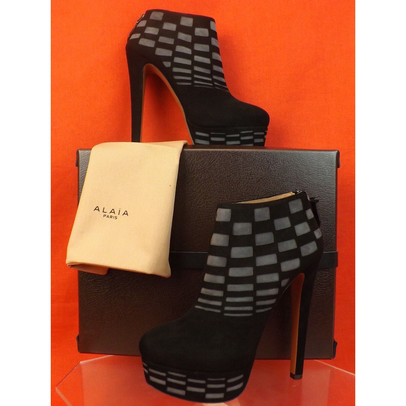 Alaia BLACK TWO TONE SUEDE LASER CUT PLATFORM ZIP ANKLE BOOTS 40.5 Size US 10.5 / IT 40.5 - 7 Thumbnail