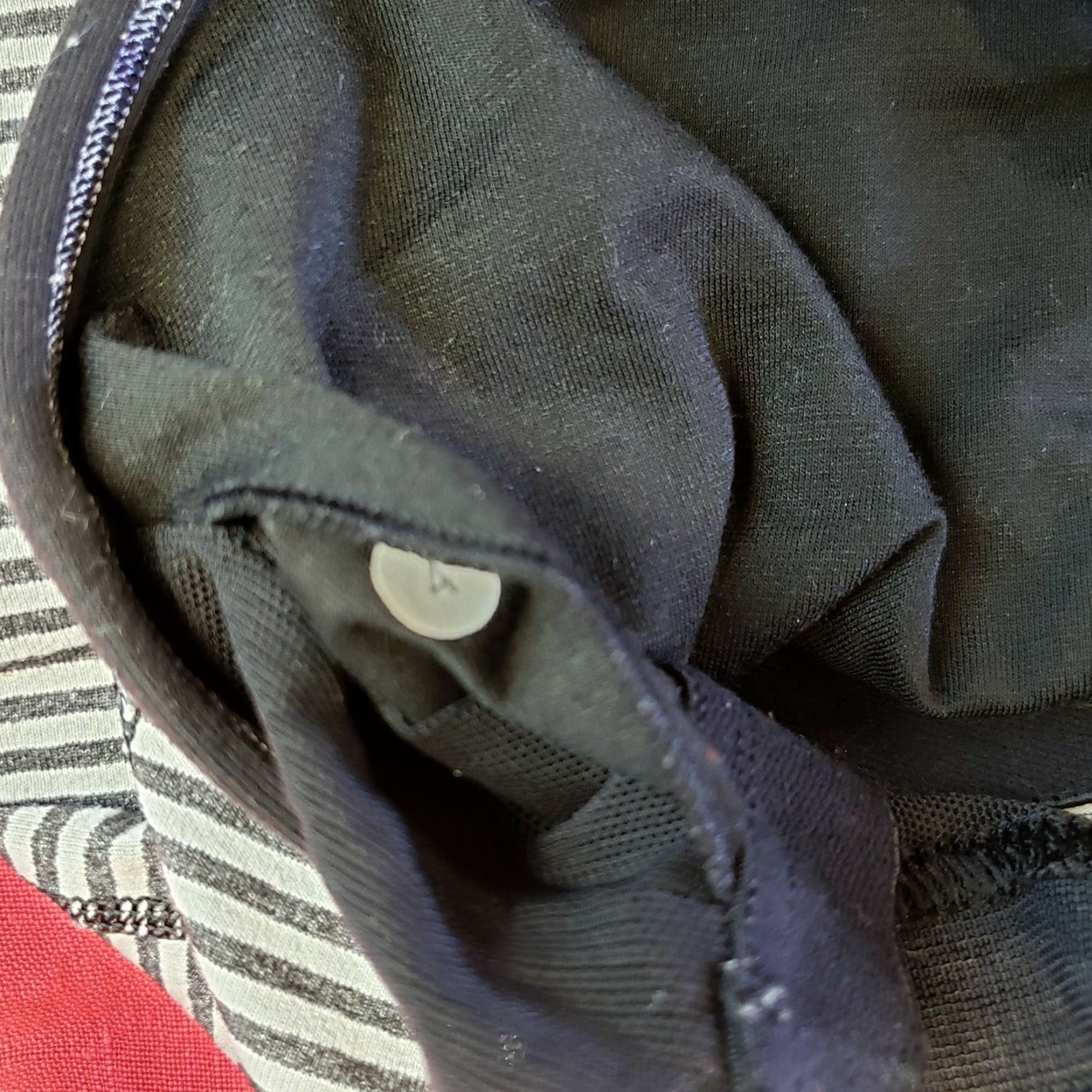 Lululemon Lululemon Power Y Tank Sz 4 Black Gray Striped Pullover Womens Size S / US 4 / IT 40 - 5 Thumbnail