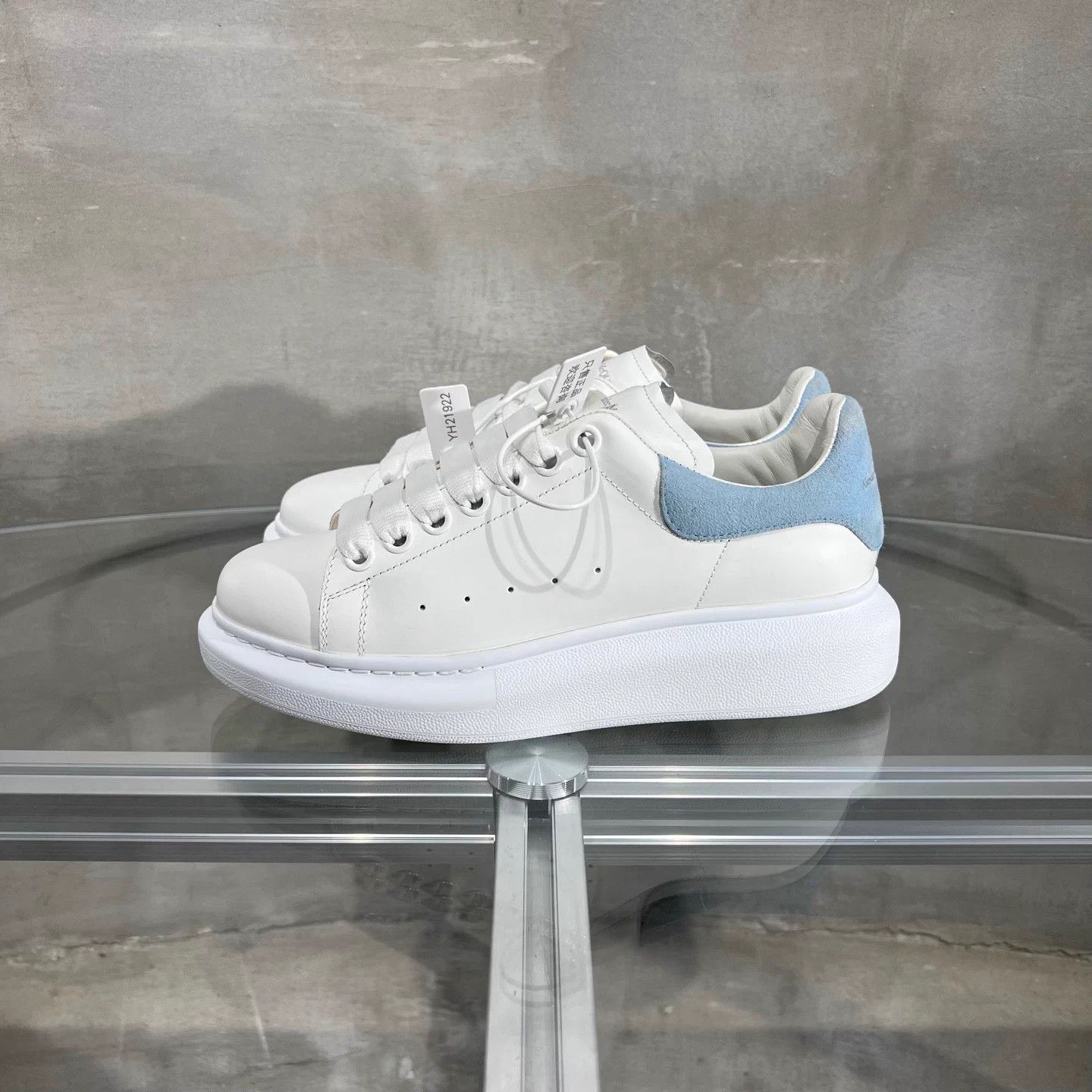 Alexander McQueen Alexander McQueen blue tab white sneakers EU 38.5 Size US 7.5 / IT 37.5 - 3 Thumbnail