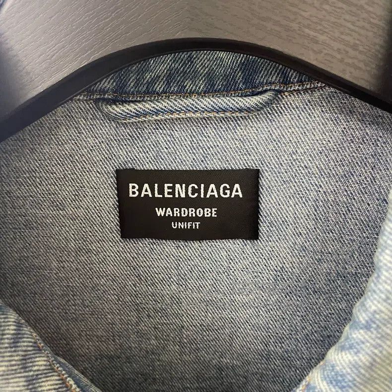 Balenciaga Balenciaga Distressed Denim Jacket with Embroidered Logo Size US XS / EU 42 / 0 - 4 Thumbnail