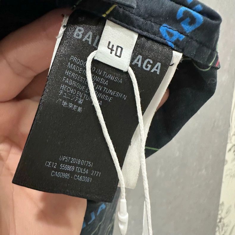 Balenciaga Balenciaga Black bullet screen full of color letters short Size US XXS / EU 40 - 5 Thumbnail