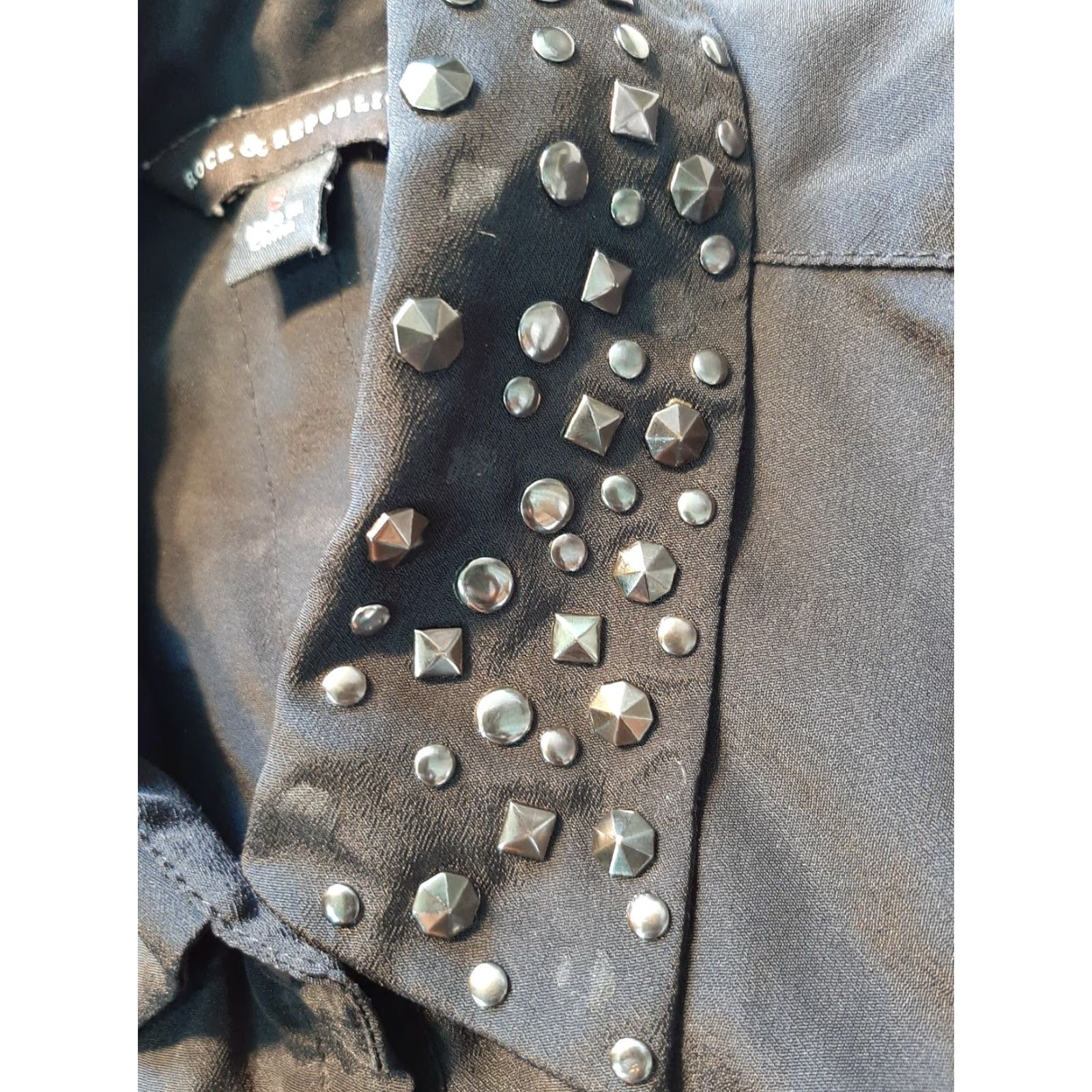 Vintage Rock & Republic Shirt Button-Up Beaded Collar Black Sleeveless Small S Women Casual Shirt Size S / US 4 / IT 40 - 3 Thumbnail