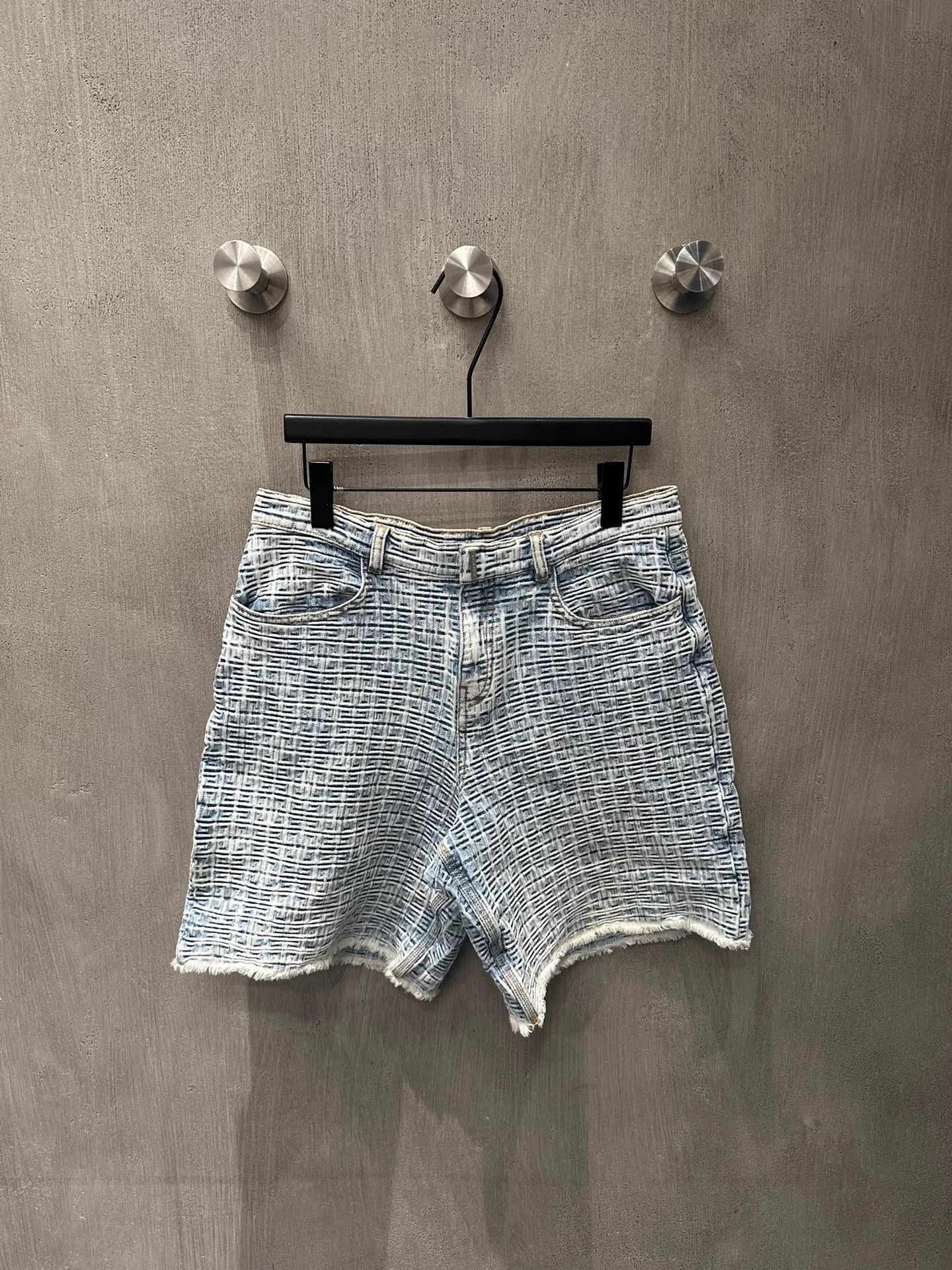 Givenchy Givenchy full logo woven denim shorts 30 98 new Size 30" / US 8 / IT 44 - 1 Thumbnail