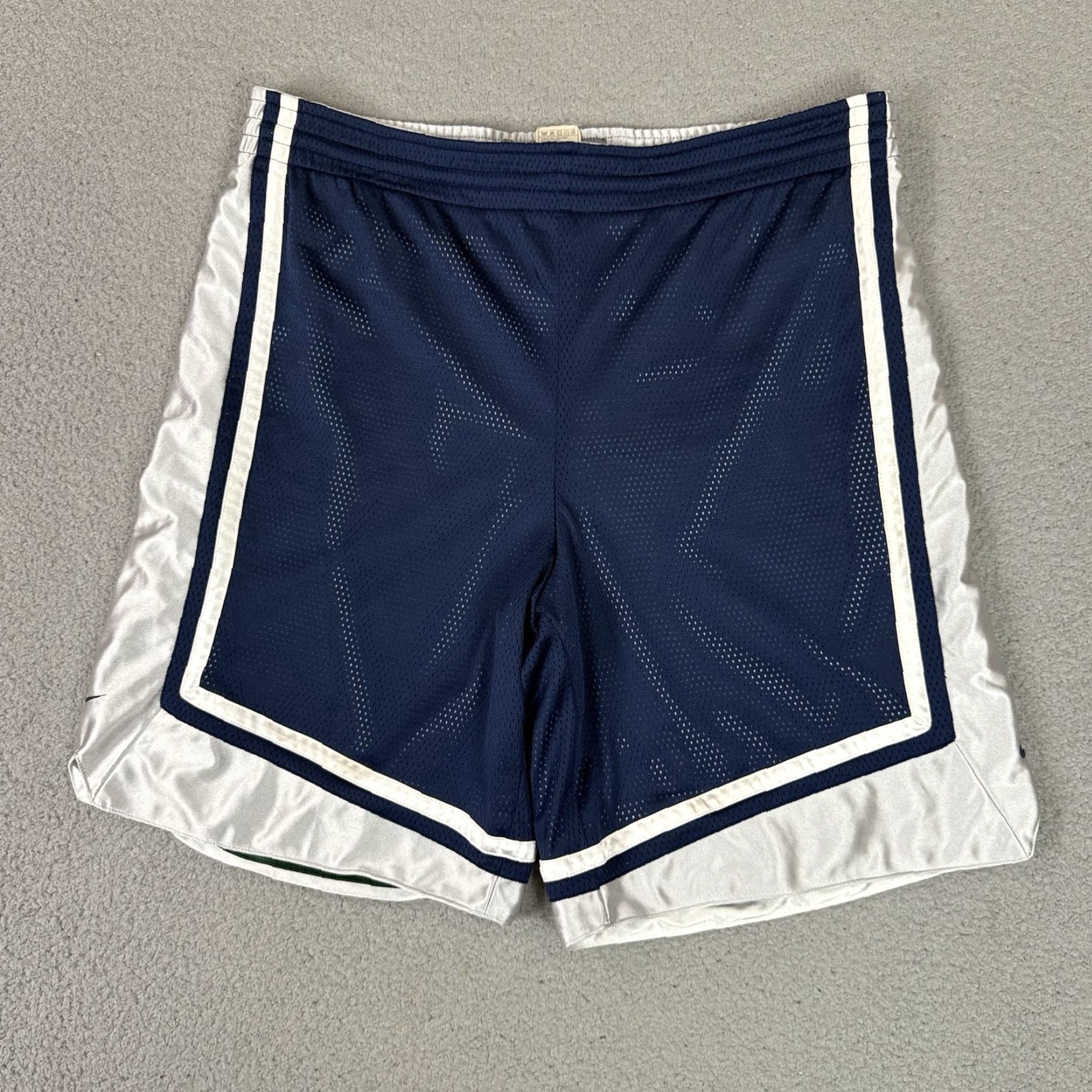 Nike VINTAGE Nike Basketball Shorts Adult M Blue Silver Dazzle Reversible 90s Logo Athletic Mens Shorts Size US 31 - 6 Thumbnail