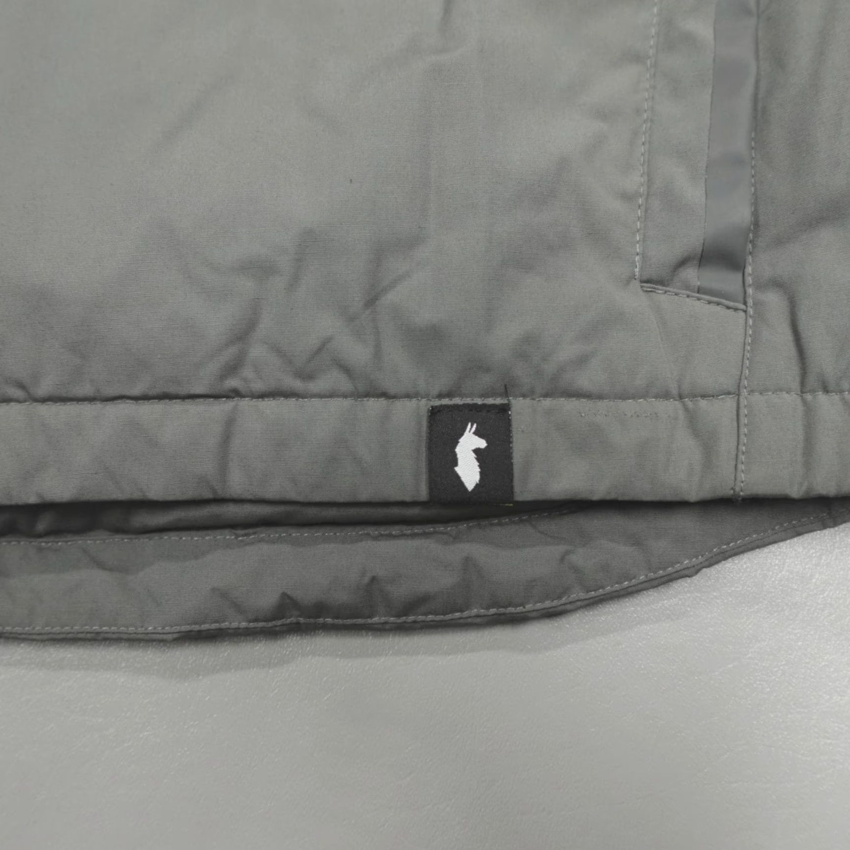 Cotopaxi Cotopaxi Vest Men XL Canvas Waterproof Dridown 650F Tianjin Grey Spring Winter Fall Hiking Puffer Jacket Stand-Up Collar Zipped Pockets Logo Size US XL / EU 56 / 4 - 2 Thumbnail