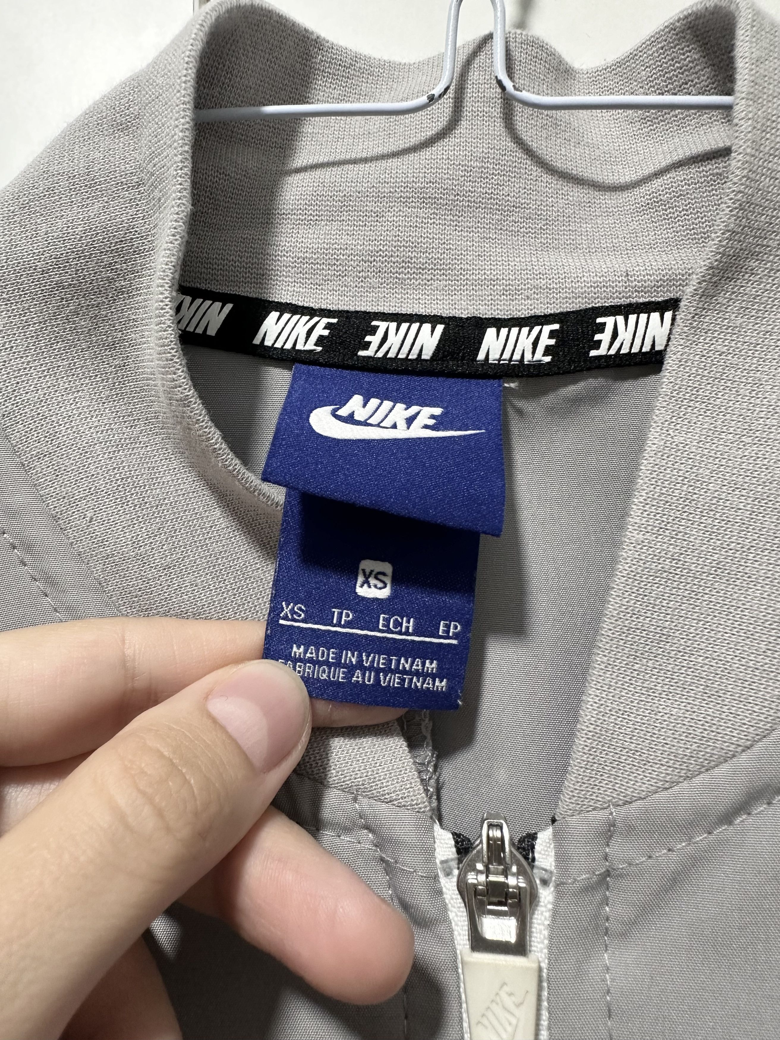 Nike Nike Light Bomber Jacket (XS) Size XS / US 0-2 / IT 36-38 - 2 Thumbnail