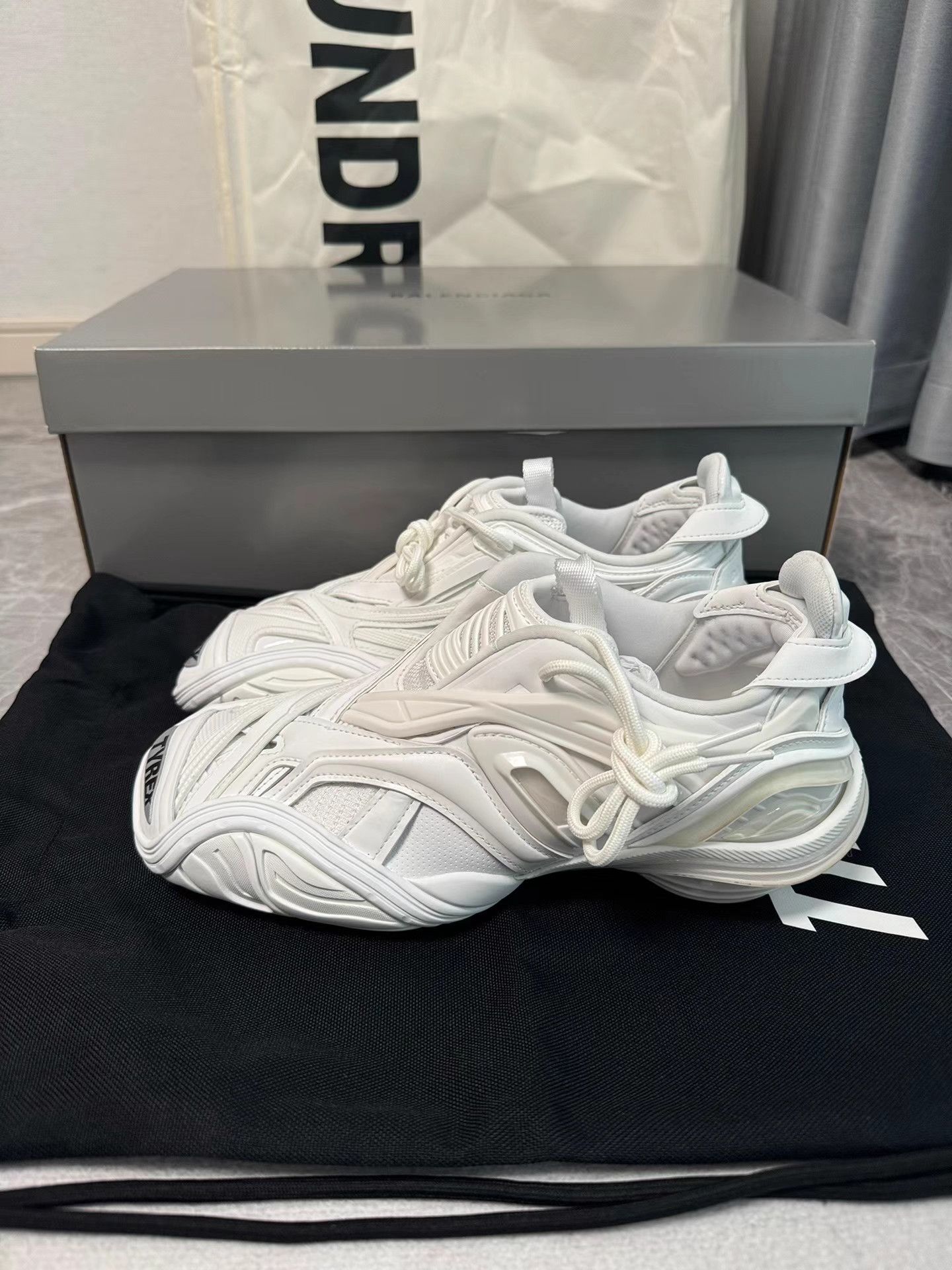 Balenciaga Balenciaga Tyrex Sneakers K6 Size US 7 / IT 37 - 1 Thumbnail