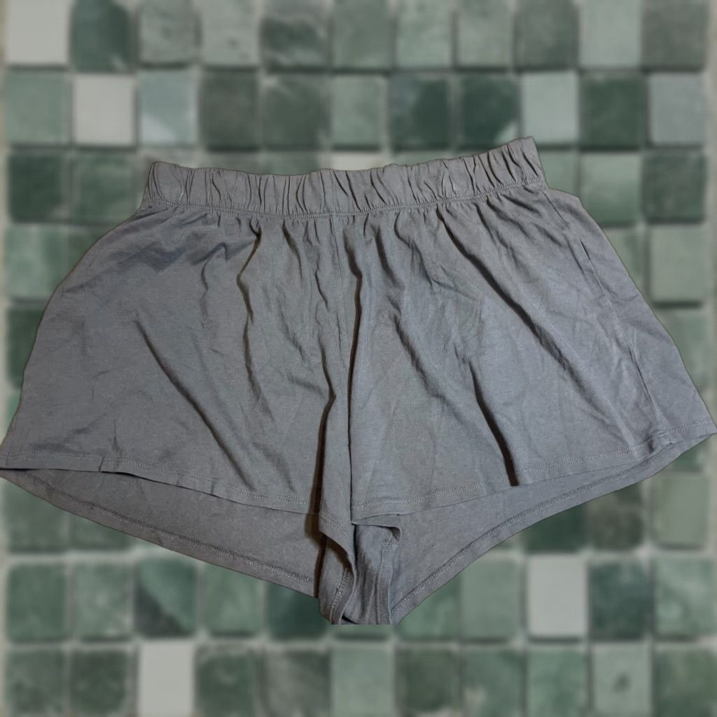 Vintage Wild Fable Shorts Womens XL Gray Elastic Waist Denim Flat Front Regular Biker Casual Vintage No Mens Womens Girls Size 40" / US 18 - 1 Thumbnail