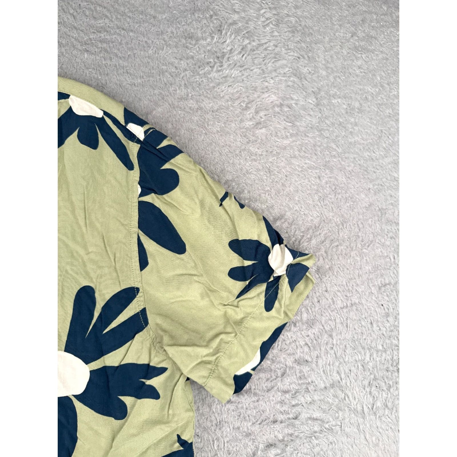 Vintage Original Use Shirt Adult Medium Green Floral Hawaiian 100% Rayon Button Up Size US M / EU 48-50 / 2 - 2 Thumbnail