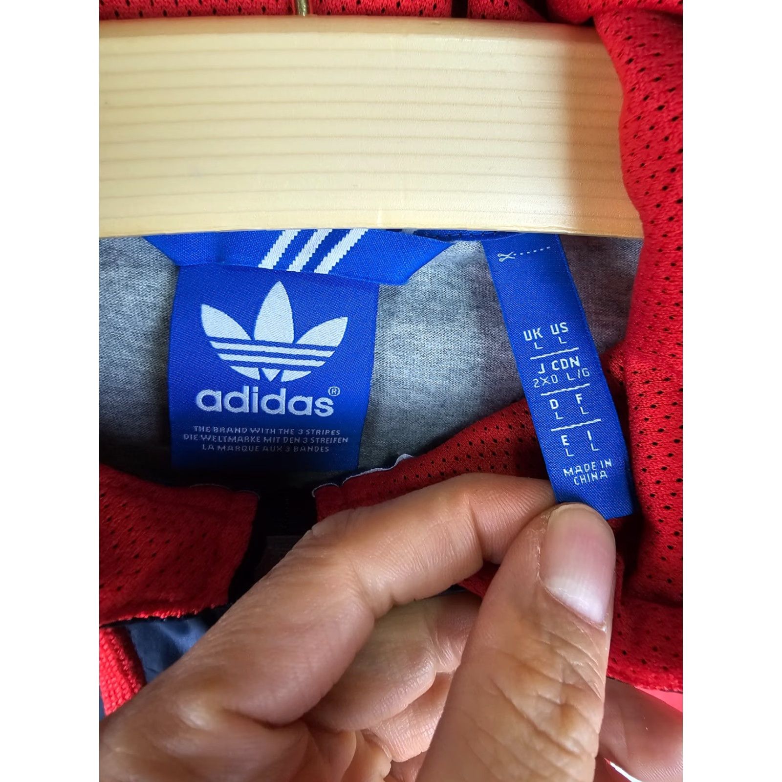 Adidas VINTAGE ADIDAS ORIGINAL TREFOIL ZIP UP HOODIE Mens L Blue Front Zip Full Zip 90s 2000s Size US L / EU 52-54 / 3 - 7 Thumbnail