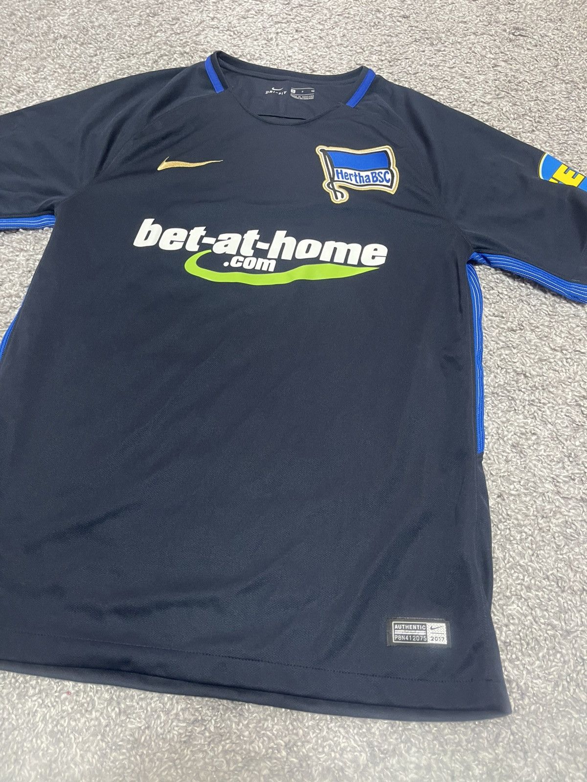 Nike HERTHA BERLIN 2017 2018 AWAY SHIRT SOCCER JERSEY szS NIKE Size US S / EU 44-46 / 1 - 4 Thumbnail