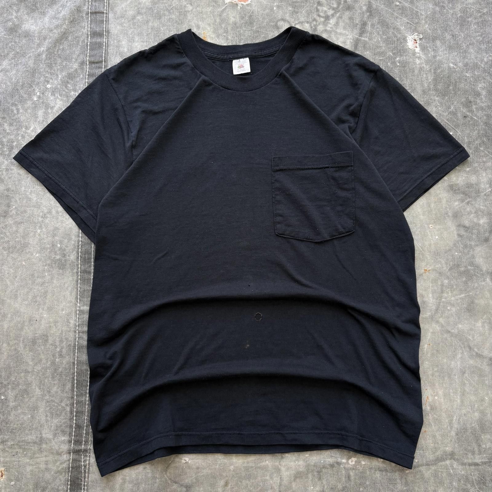Fruit Of The Loom Vintage 90s Y2K Black Grunge Faded Distressed Pocket Tee Size US M / EU 48-50 / 2 - 1 Thumbnail