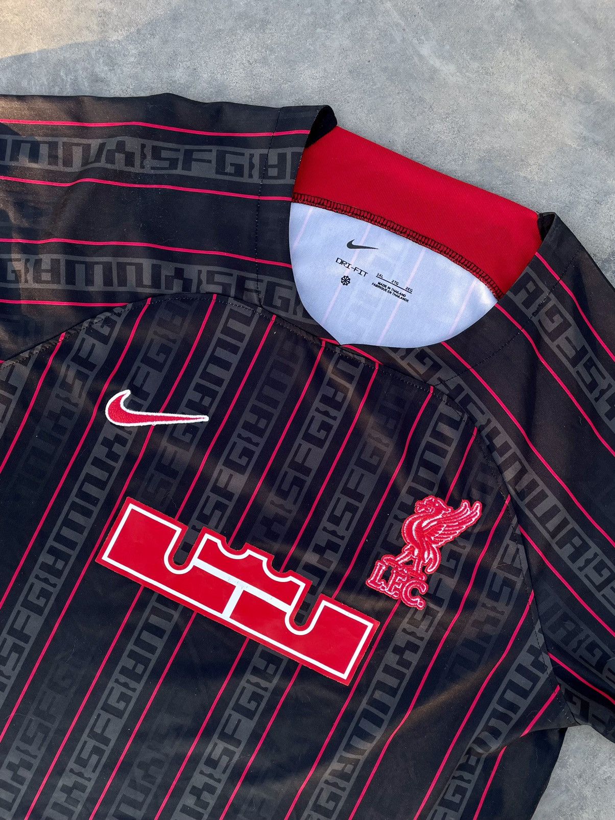Vintage Nike LeBron X Liverpool Soccer Jersey bootleg Y2K 2023 Size US L / EU 52-54 / 3 - 2 Thumbnail