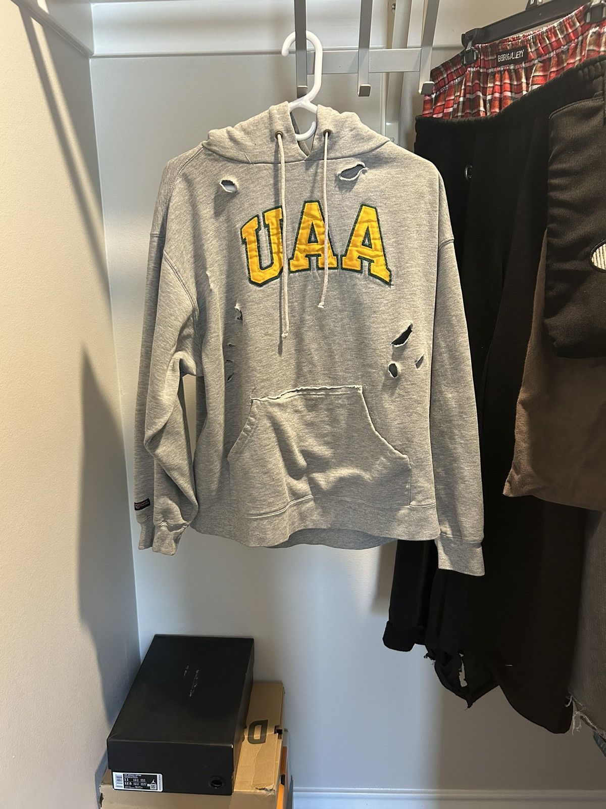 Other Distressed college UAA custom sweater Size US L / EU 52-54 / 3 - 1 Thumbnail