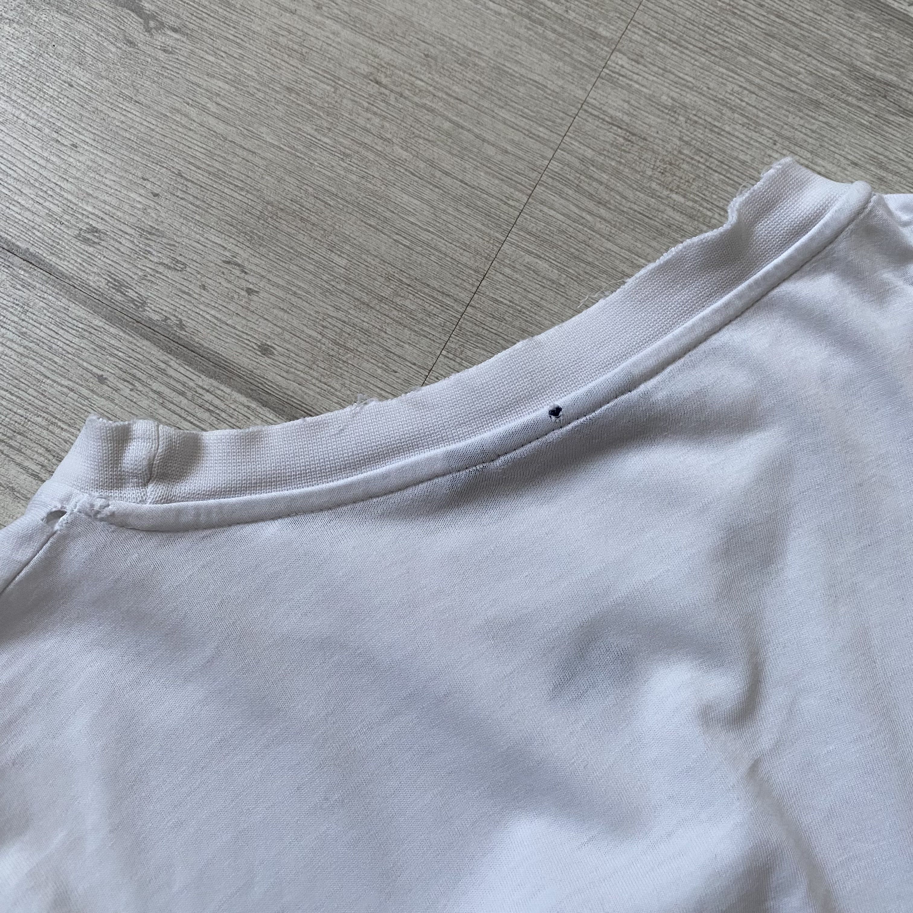 Quiksilver 🏄🏼‍♂️ Trashed Vintage 80s Quiksilver Surf Tee Centr Logo Size US L / EU 52-54 / 3 - 10 Thumbnail