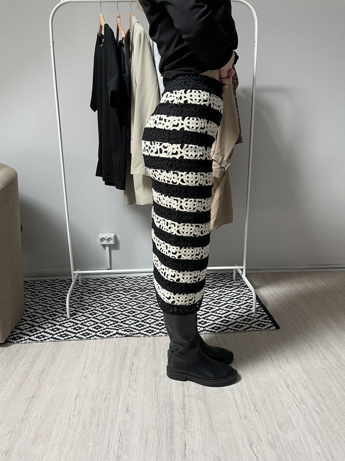 Burberry Prorsum Burberry Prorsum Midi Lace Skirt Size 38 Italy podium Size 26" / US 2 / IT 38 - 16 Thumbnail