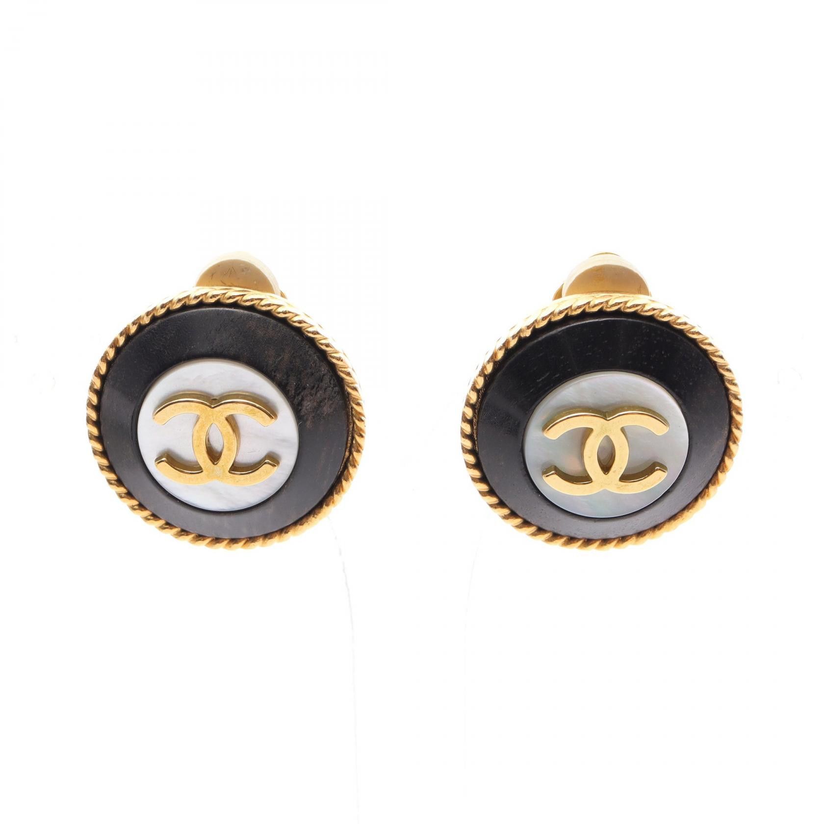 Chanel Chanel Chanel Coco Mark Round Shell Earrings Plastic / Synthetic Earrings DUTY FREE for USA Size ONE SIZE - 1 Thumbnail