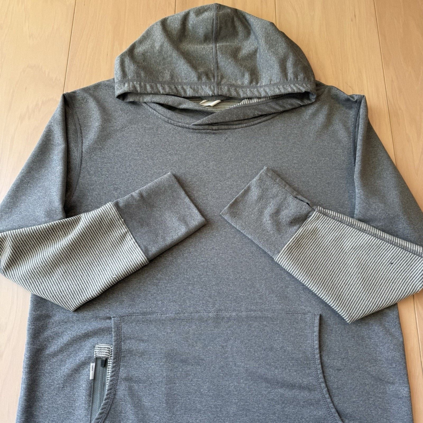Vuori Vuori Hoodie Large Gray Hooded Pullover Yoga Athleisure Size US L / EU 52-54 / 3 - 4 Thumbnail
