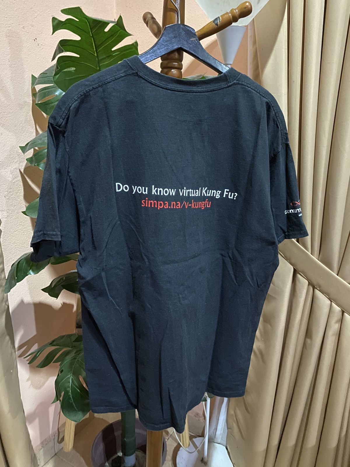 Vintage Vintage Hanes Black Bruce Lee Inspired Kung Fu Graphic Tee Size US XL / EU 56 / 4 - 9 Thumbnail