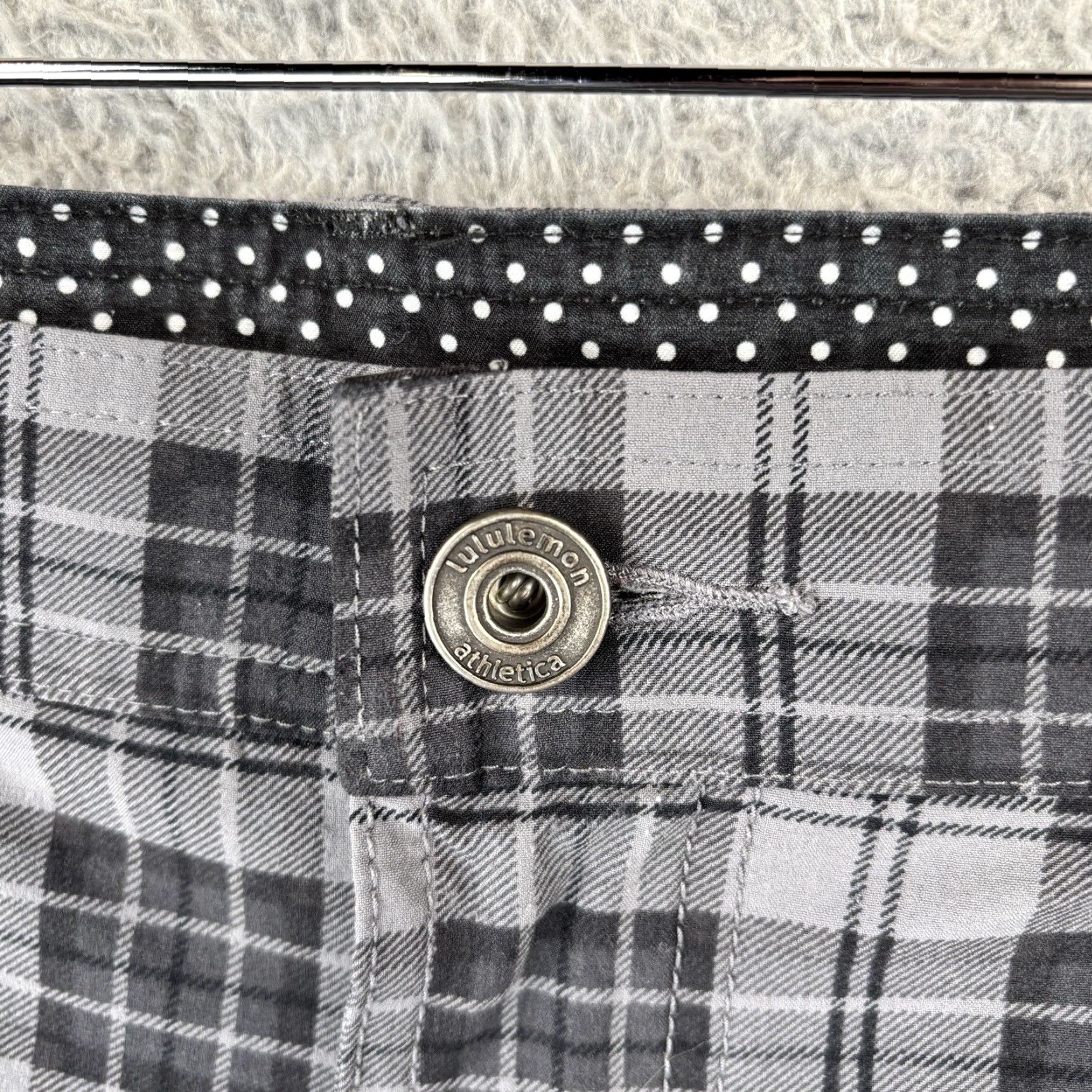 Lululemon Lululemon Athletica Shorts Mens 40 Black Gray Tartan Plaid Golf Casual Preppy Shirt Size US 40 / EU 56 - 2 Thumbnail