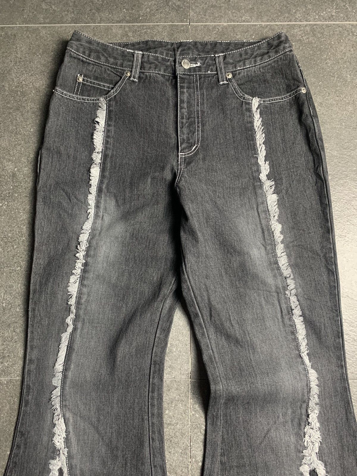 Japanese Brand 2000s Japanese Brand Frayed-seam Super Flared Jeans Size US 28 / EU 44 - 3 Thumbnail