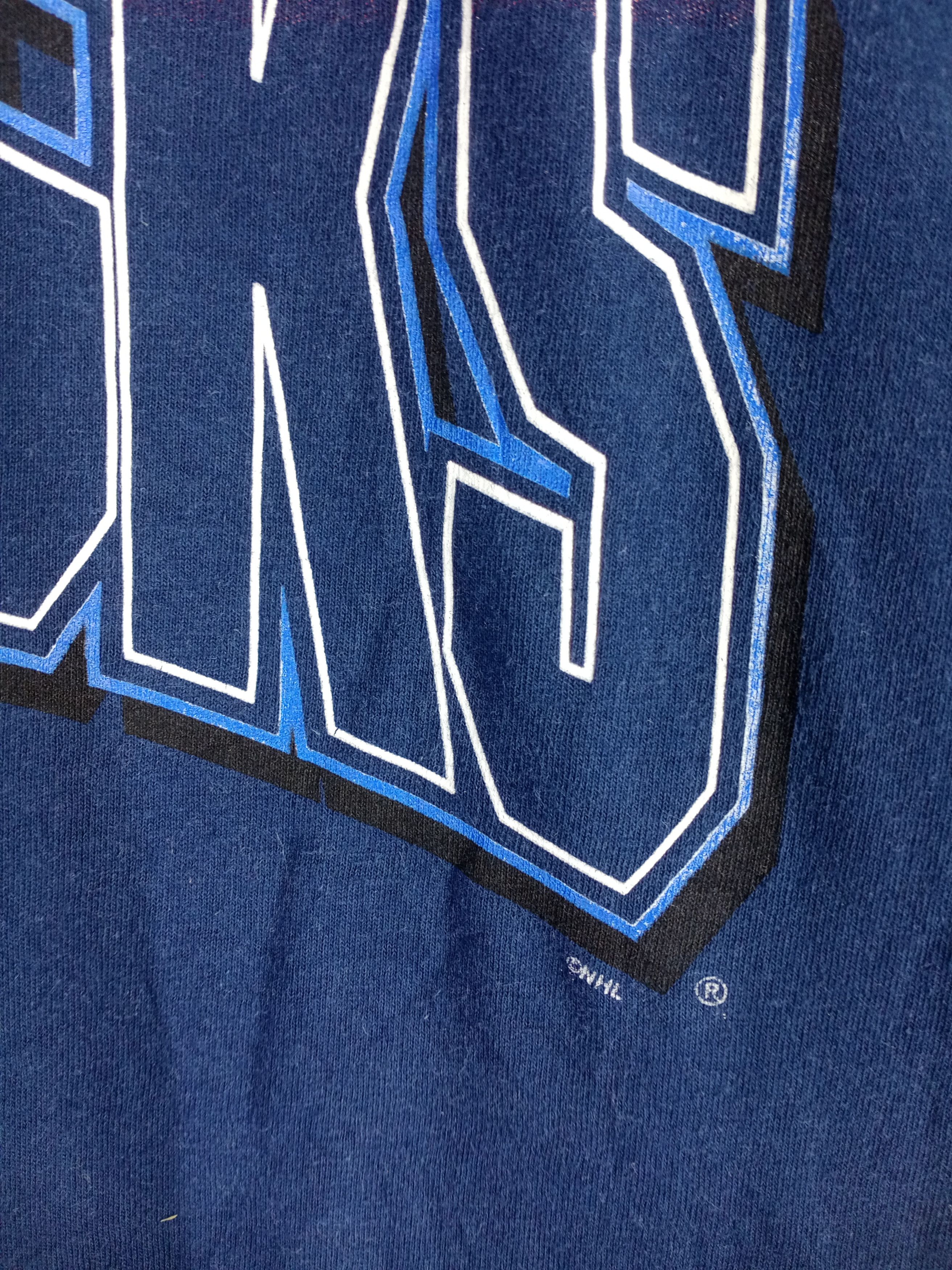 NHL RARE VINTAGE 90'S VANCOUVER CANUCKS NFL TSHIRT Size US M / EU 48-50 / 2 - 3 Thumbnail