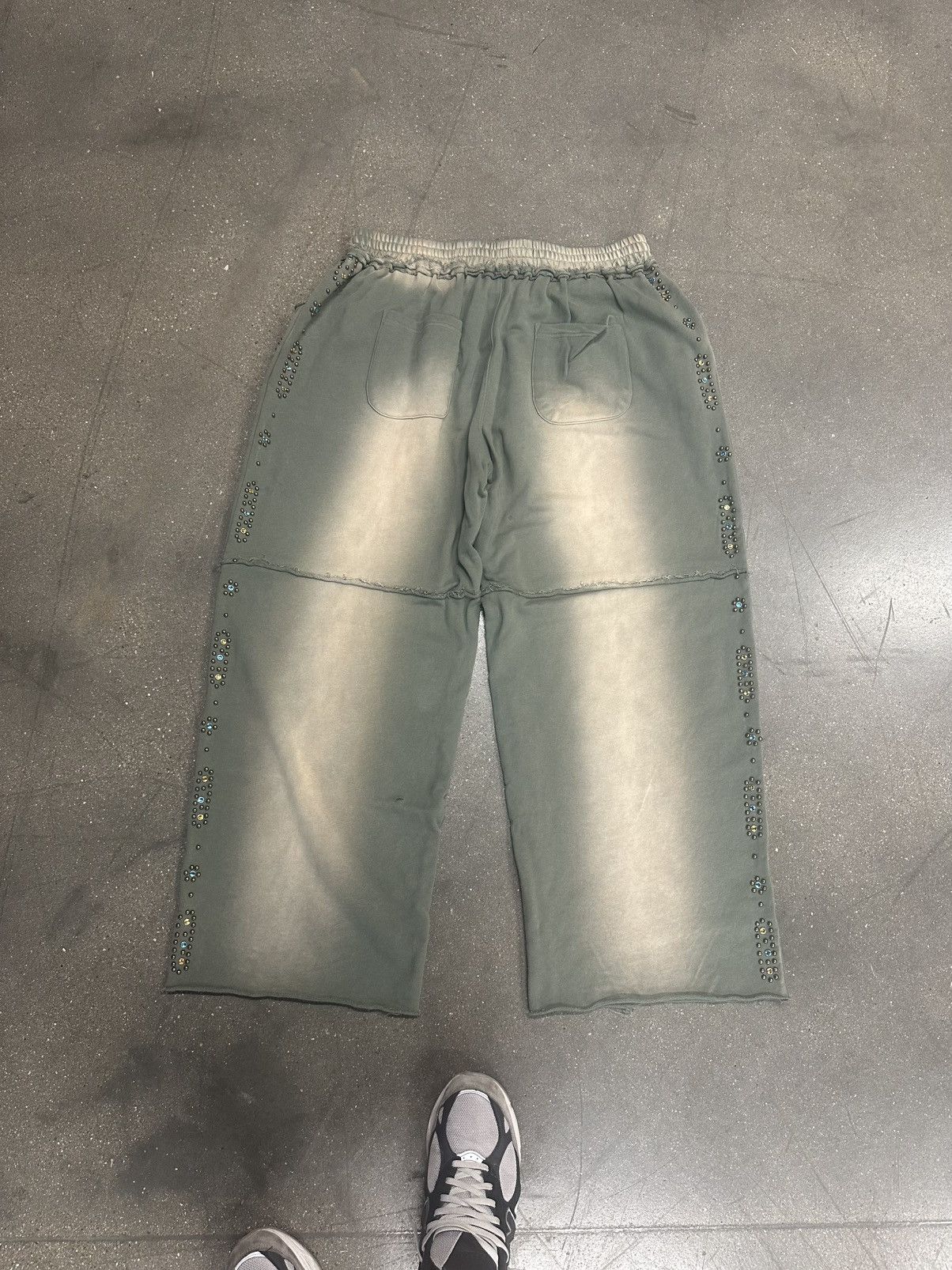 Other Vale forever skittle sweatpants faded green Size US 36 / EU 52 - 2 Thumbnail