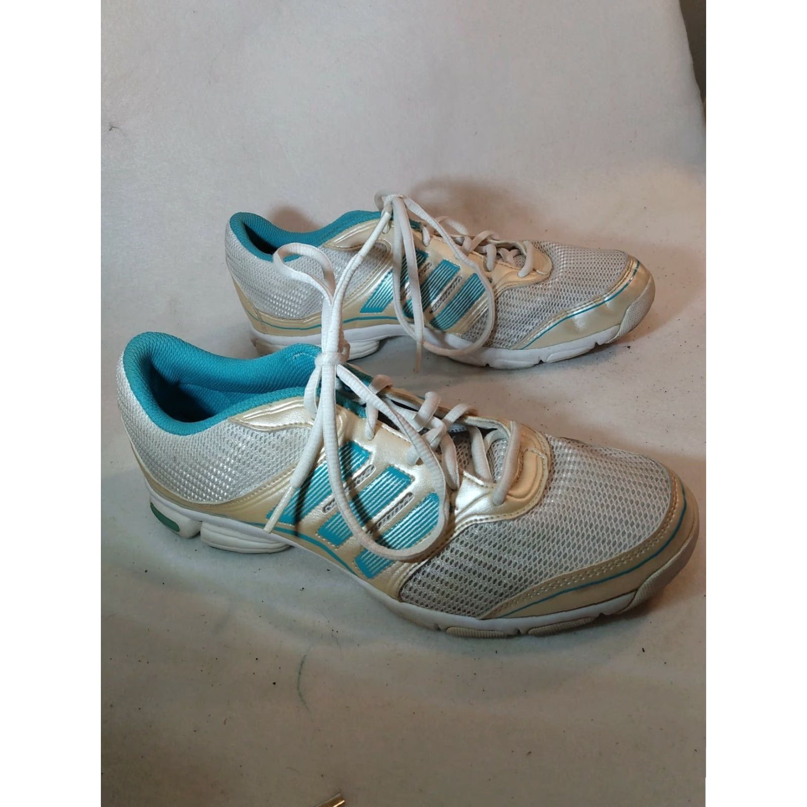 Adidas VINTAGE Adidas 3-D cushion VG Cond creme, white & teal Women's Sz.8.5 Sneaker Womens Shoes Size 8.5 White Teal Cushioned VG Condcreme Size US 9 / IT 39 - 6 Thumbnail