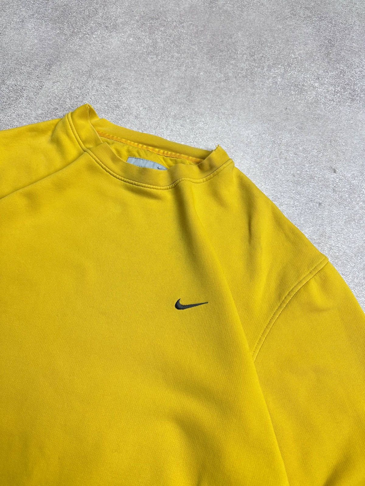 Nike Vintage Nike Swoosh Yellow Boxy Sweatshirt L Size US L / EU 52-54 / 3 - 3 Thumbnail