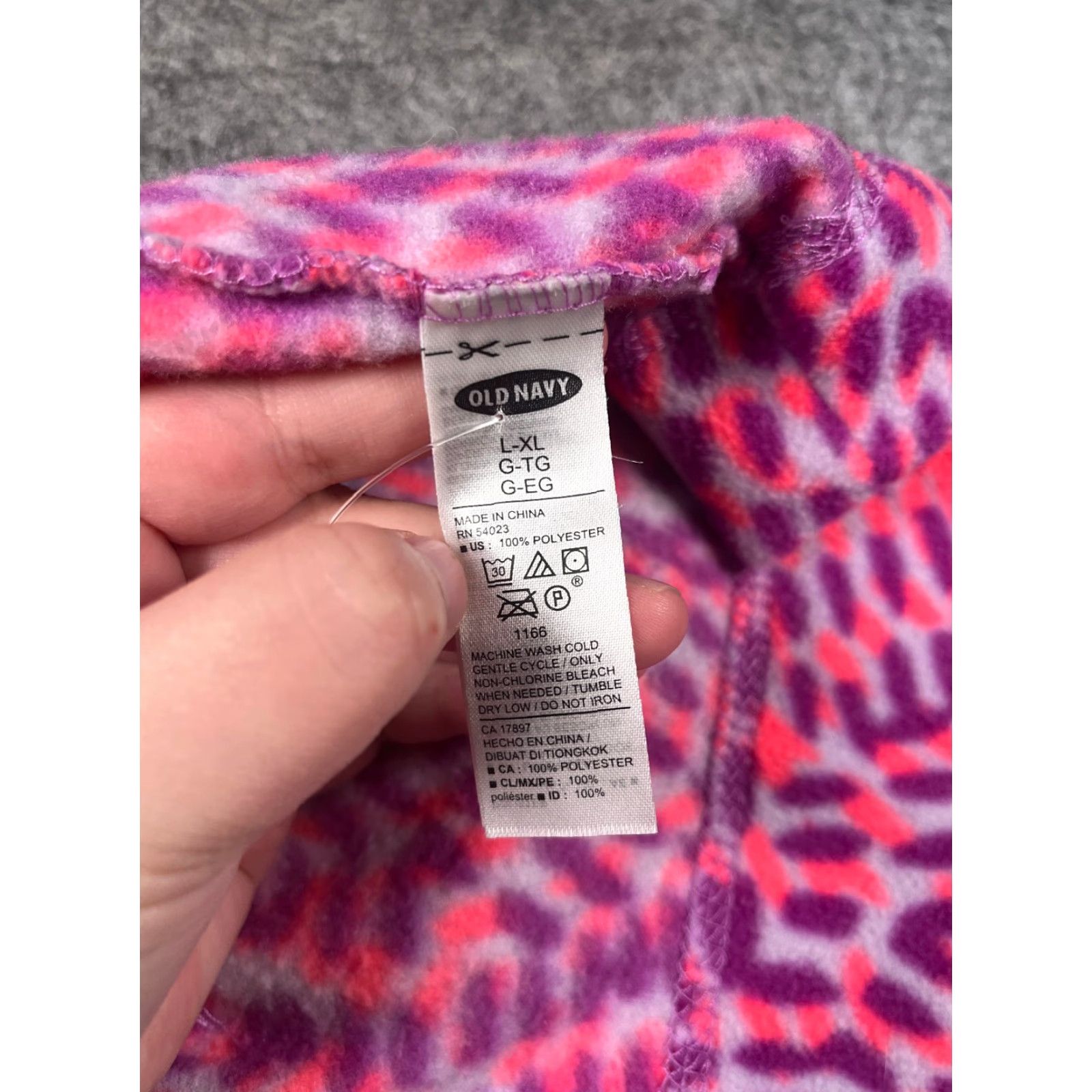 Old Navy Old Navy Beanie Hat Unisex Adults One Size Purple Geometric Knit Polyester Fleece Size US M / EU 48-50 / 2 - 6 Thumbnail
