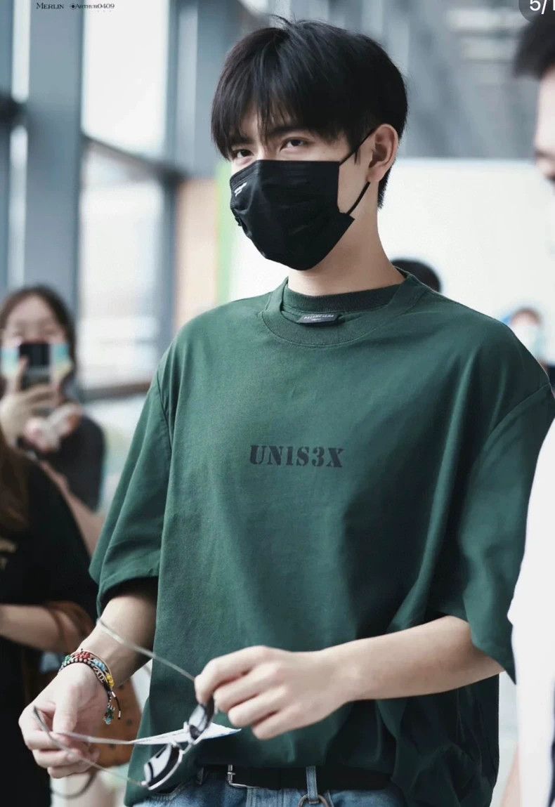 Balenciaga Balenciaga Green double sleeve T-shirt Size US L / EU 52-54 / 3 - 7 Thumbnail