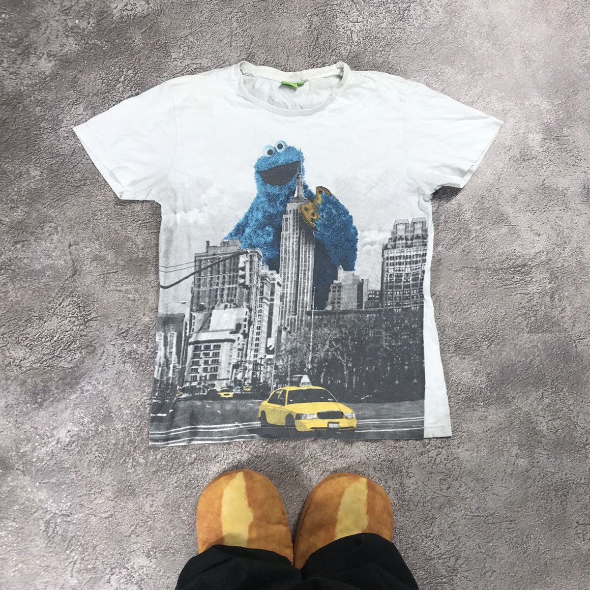 Vintage Vintage Y2K Cookie Monster Graphic Tee Streetwear Skate L Size US L / EU 52-54 / 3 - 1 Thumbnail