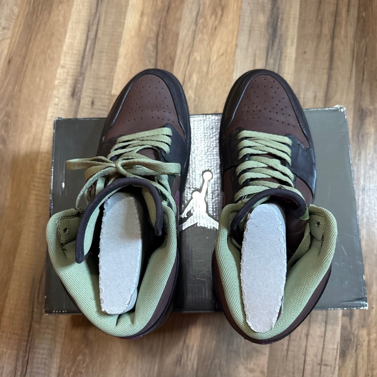 Jordan Brand 2010 Jordan 1 Retro High Velvet Brown Size US 10.5 / EU 43-44 - 2 Thumbnail