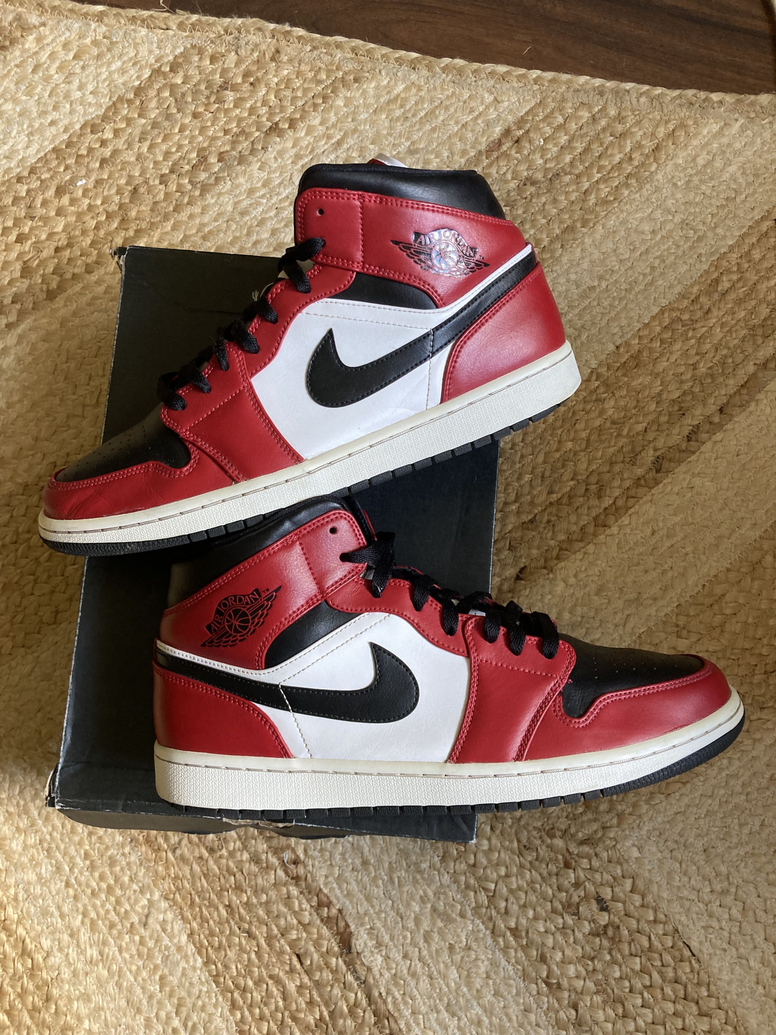 Jordan Brand Air jordan 1 Mid Chicago US 11.5 EU 45.5 Used Mens Size US 11.5 / EU 44-45 - 1 Thumbnail