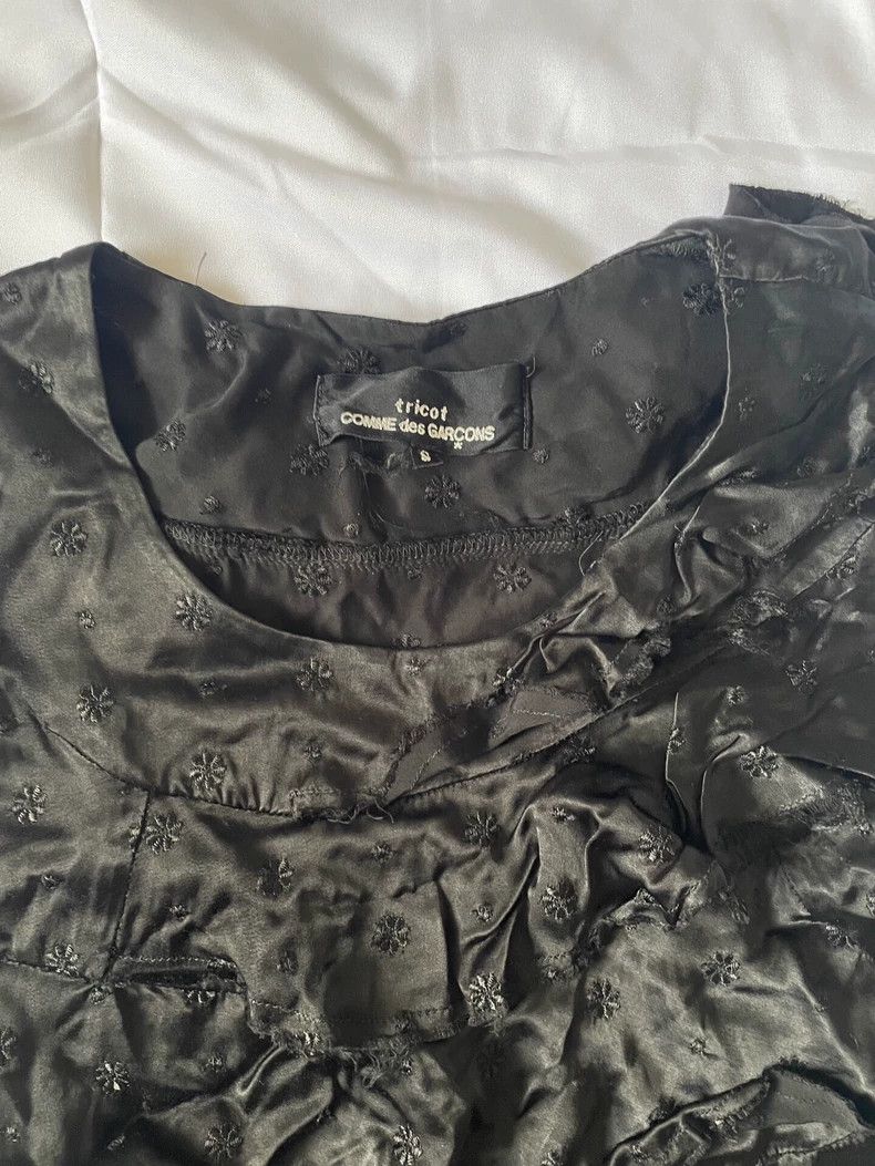 Comme Des Garcons Black embroidered flower top