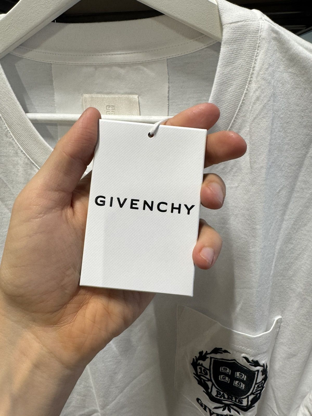 Givenchy Givenchy Logo Crest T-Shirt NEW 650$ Size US L / EU 52-54 / 3 - 3 Thumbnail