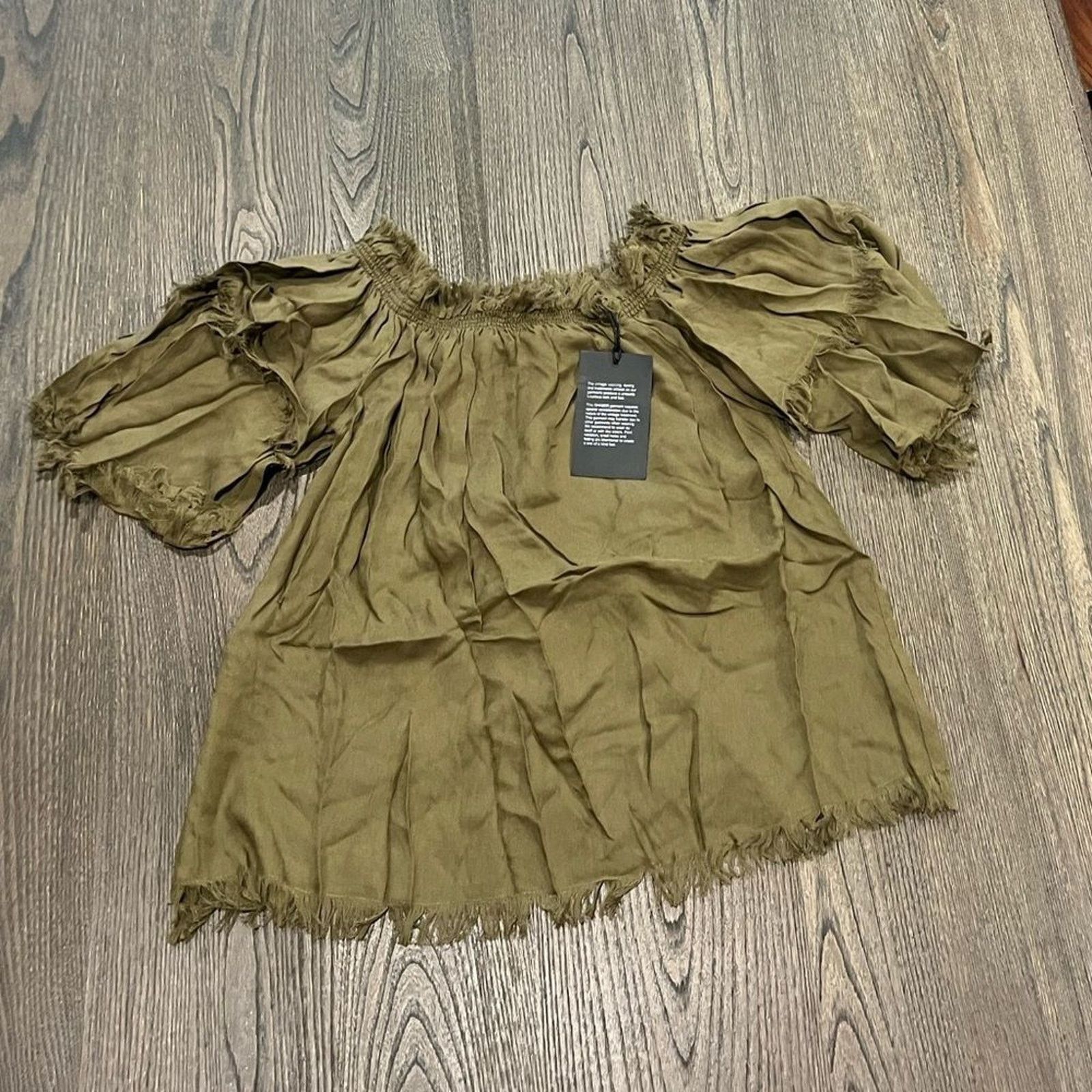 Vintage NWT Chaser Olive Green Off Shoulder Frayed Hem Top Size M Size M / US 6-8 / IT 42-44 - 1 Thumbnail