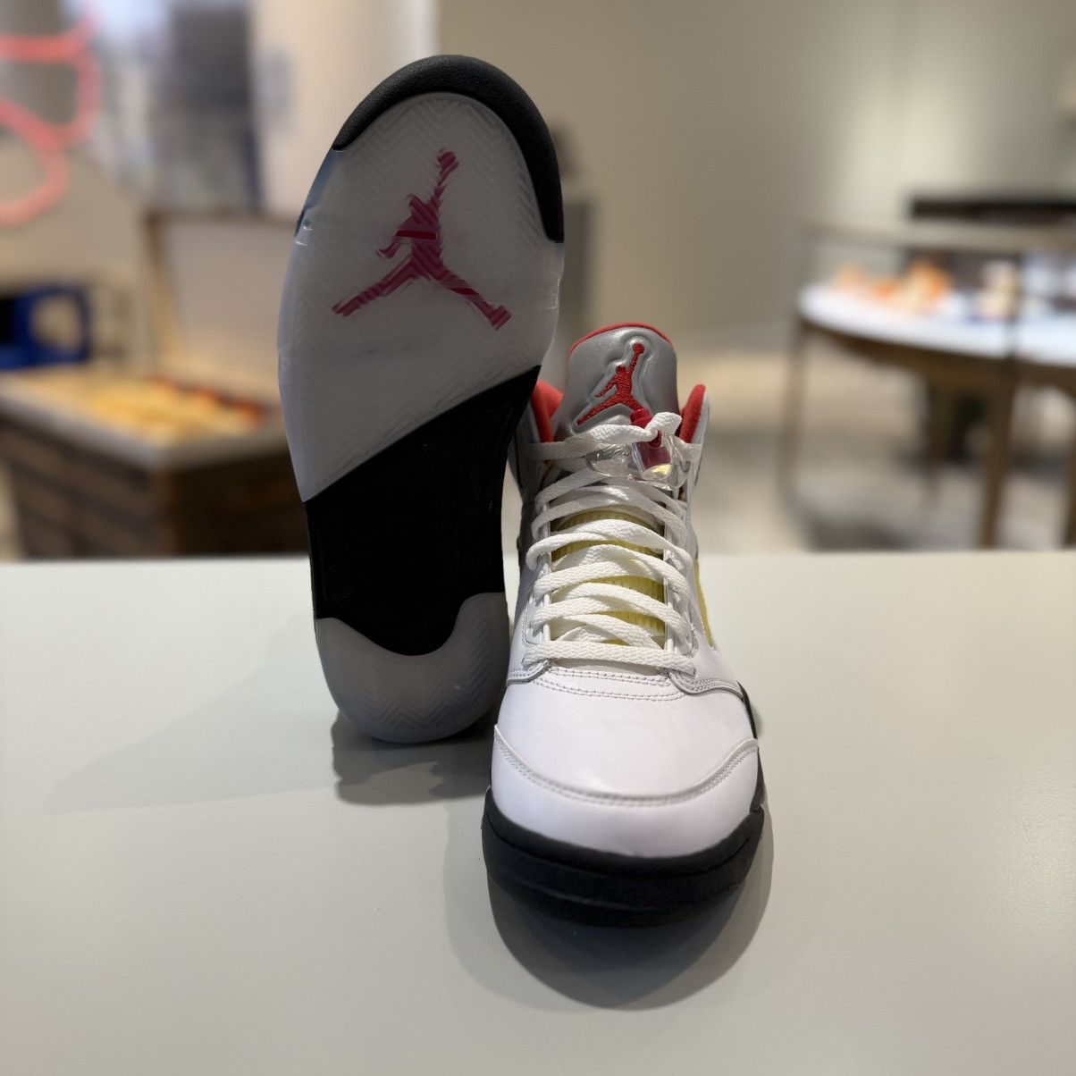 Jordan Brand Air Jordan 5 Retro Fire Red Silver Tongue (2020) Size US 7.5 / EU 40-41 - 2 Thumbnail