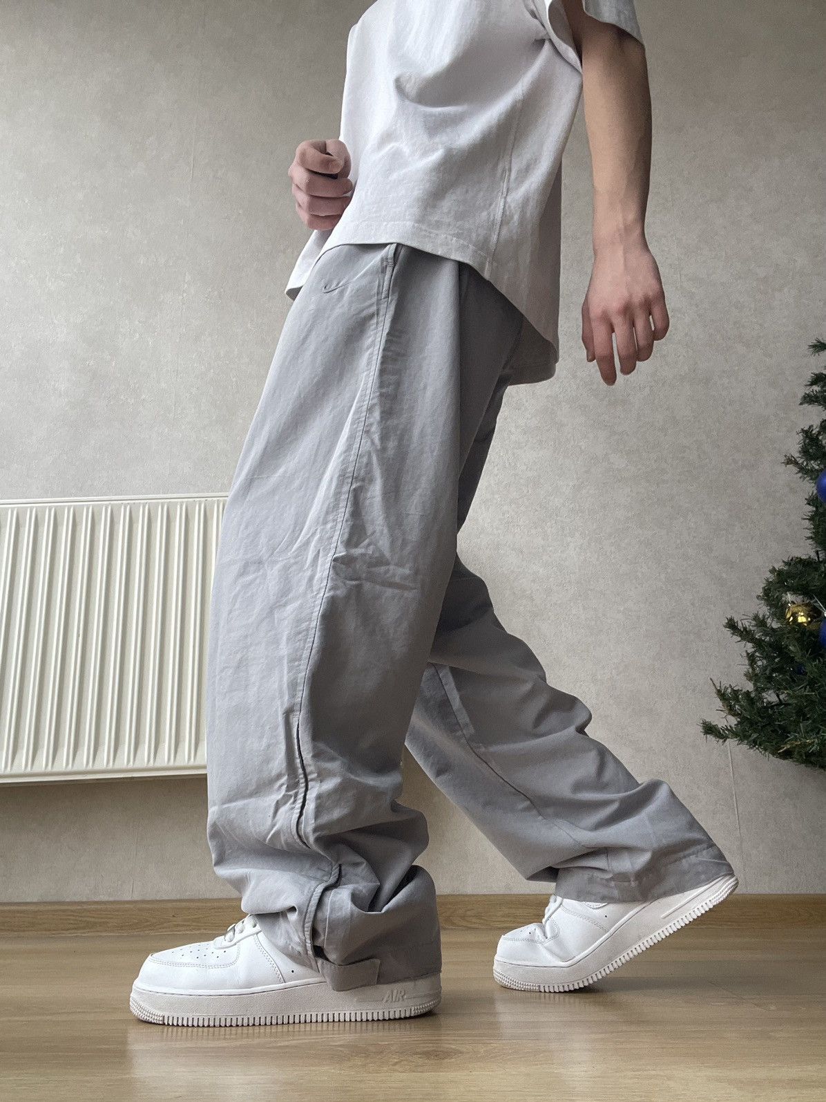 Nike Vintage Nike Swoosh Baggy Parachute Track Pants Size L Size US 38 / EU 54 - 3 Thumbnail