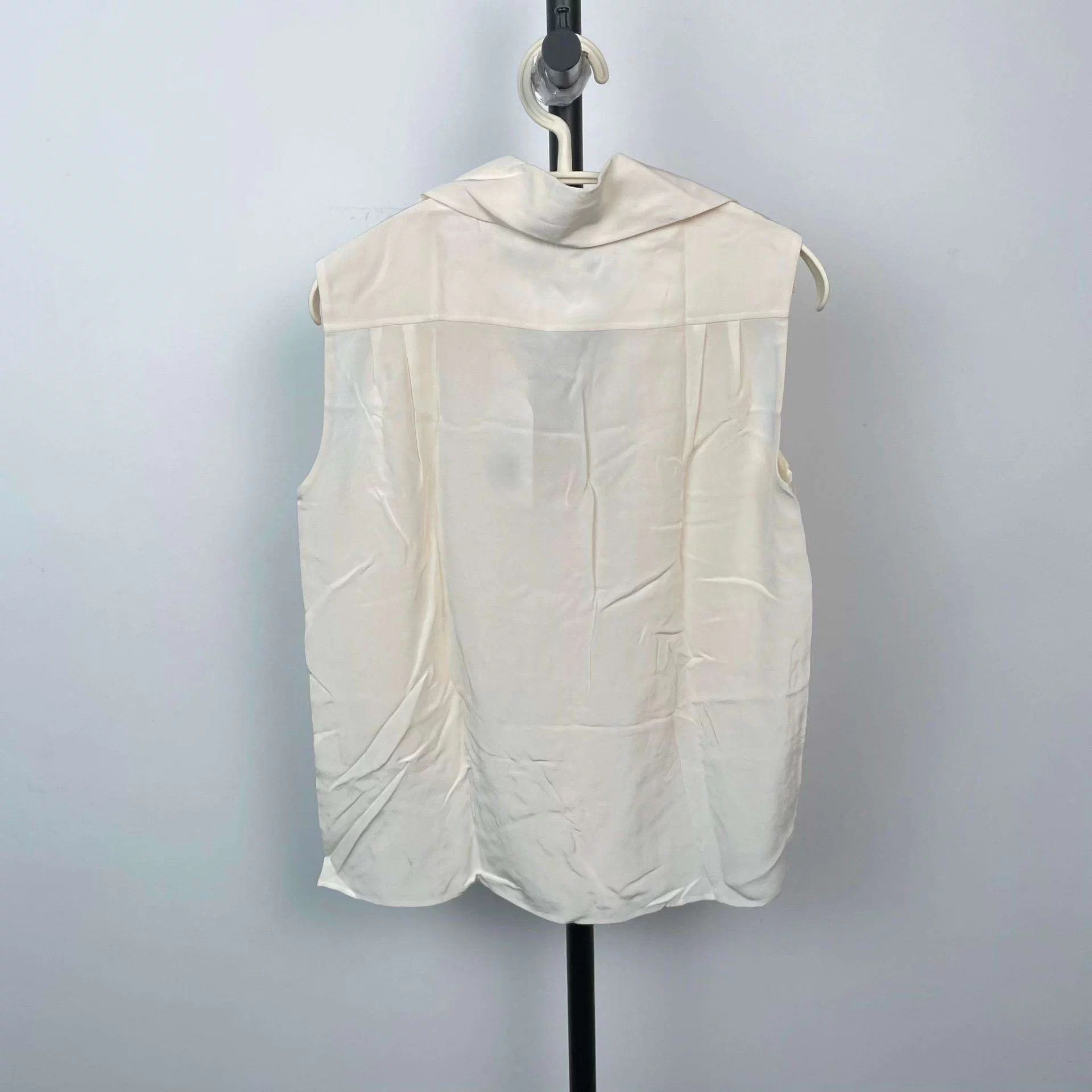 Chanel Chanel White Silk Sleeveless Top 34 Size XS / US 0-2 / IT 36-38 - 2 Thumbnail