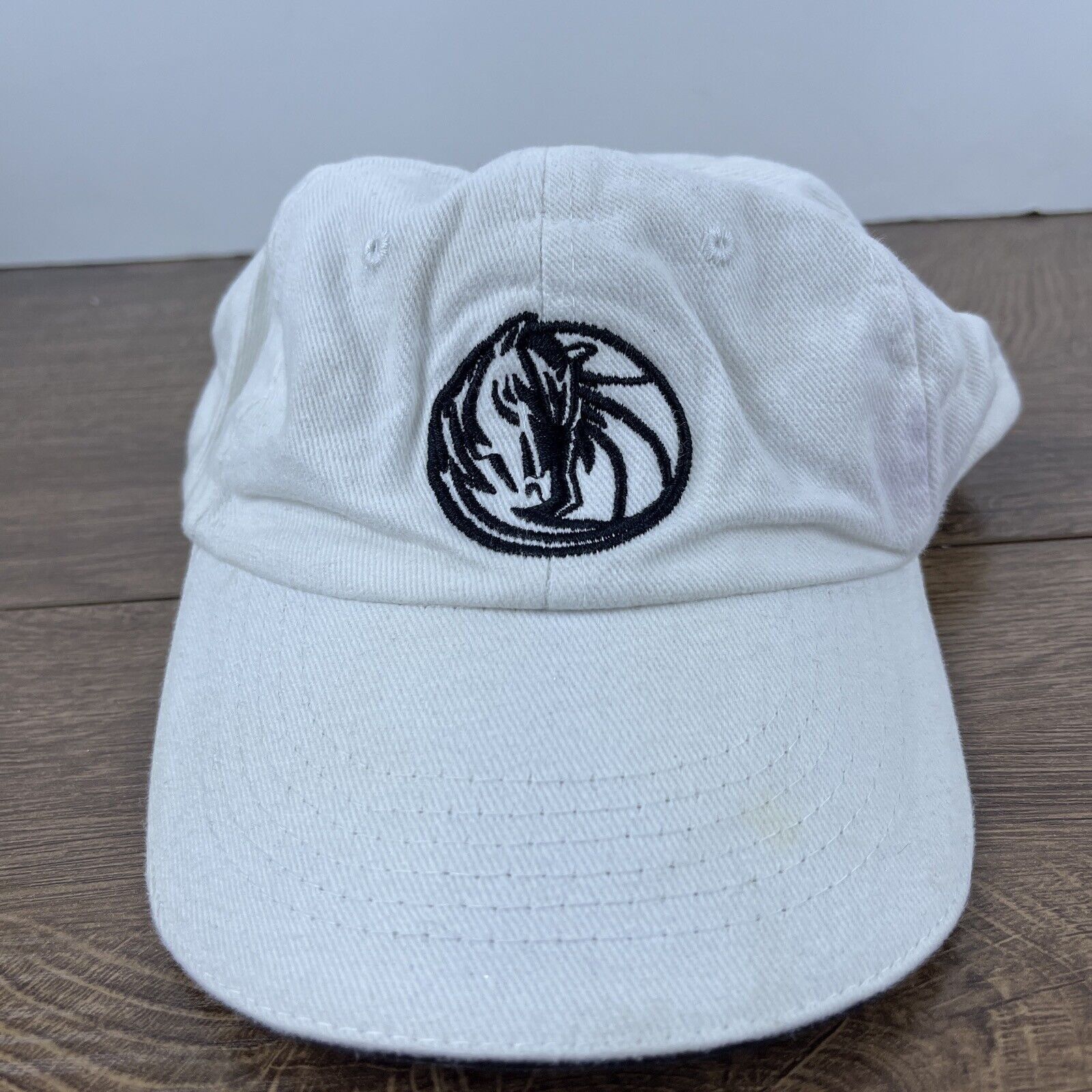 Other Dallas Mavericks Hat NBA Mavericks White Hat Adjustable Whit Size ONE SIZE - 2 Thumbnail