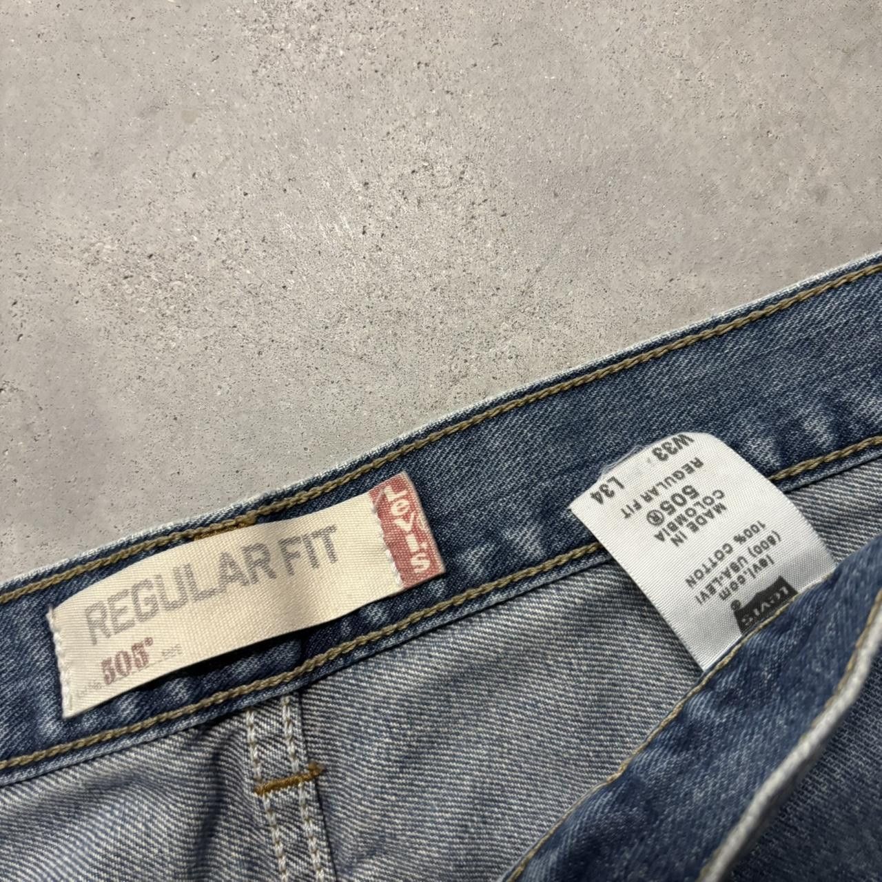 Levi's × Vintage Crazy Vintage Y2K/2000s Medium Wash Levis Essential Denim Jeans! Size US 32 / EU 48 - 8 Thumbnail