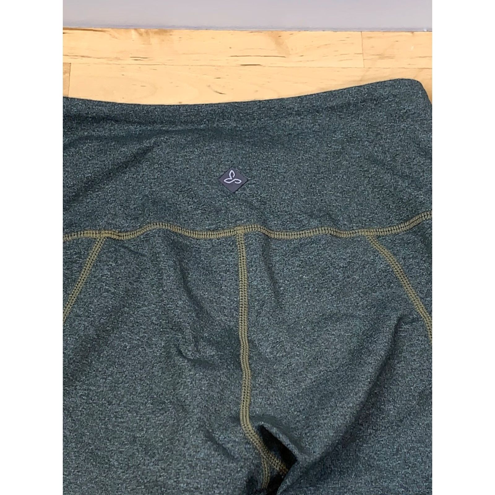 Prana prAna Capri Leggings XS Olive green Casual Activewear Yoga Women's Leggings XS Green Capri Yoga Jeans? No—keep to terms. Size 26" / US 2 / IT 38 - 7 Thumbnail