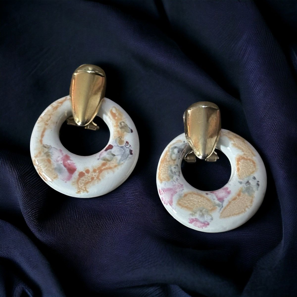 Vintage Vintage hand painted porcelain hoop earrings Size ONE SIZE - 1 Thumbnail