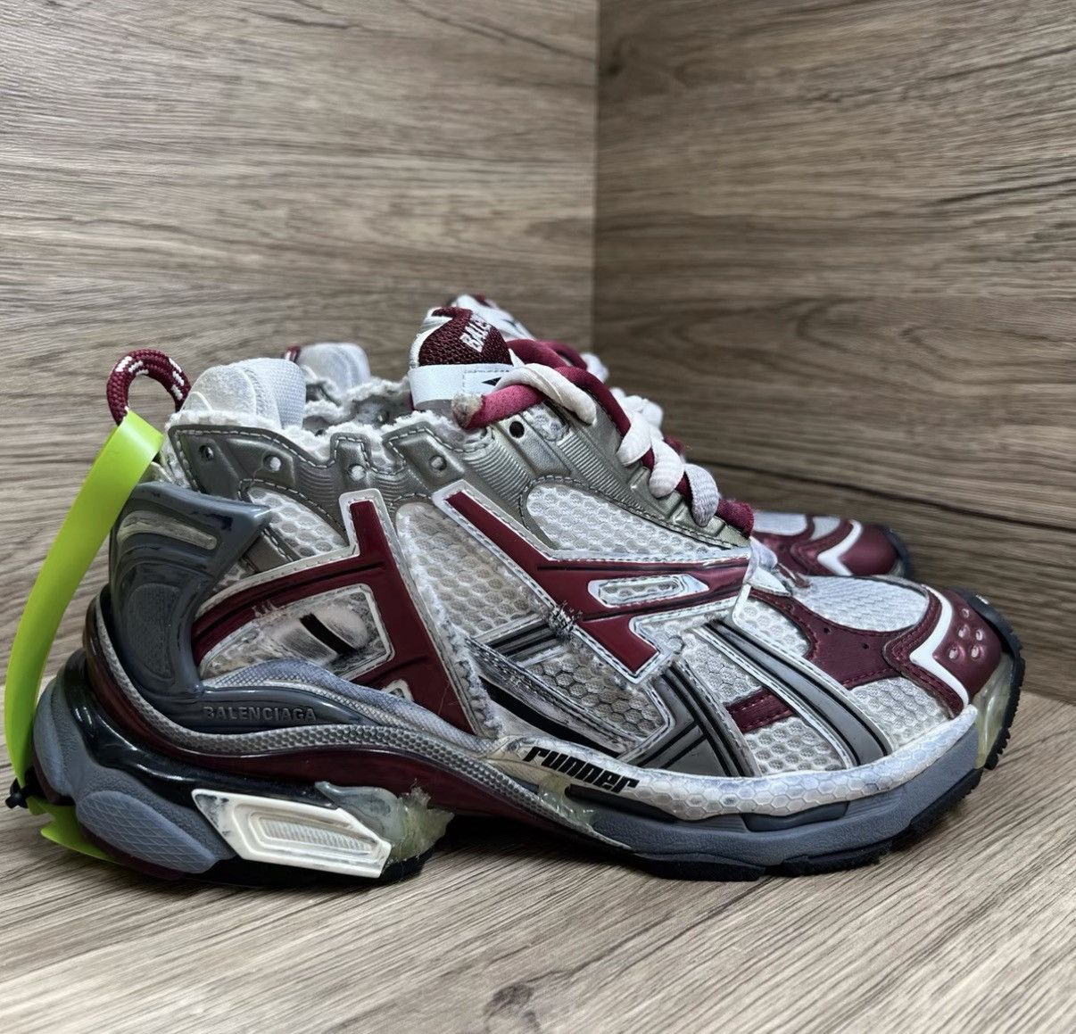 Balenciaga Balenciaga Runner White & Red Vintage Sneakers J41 Size US 6 / IT 36 - 3 Thumbnail