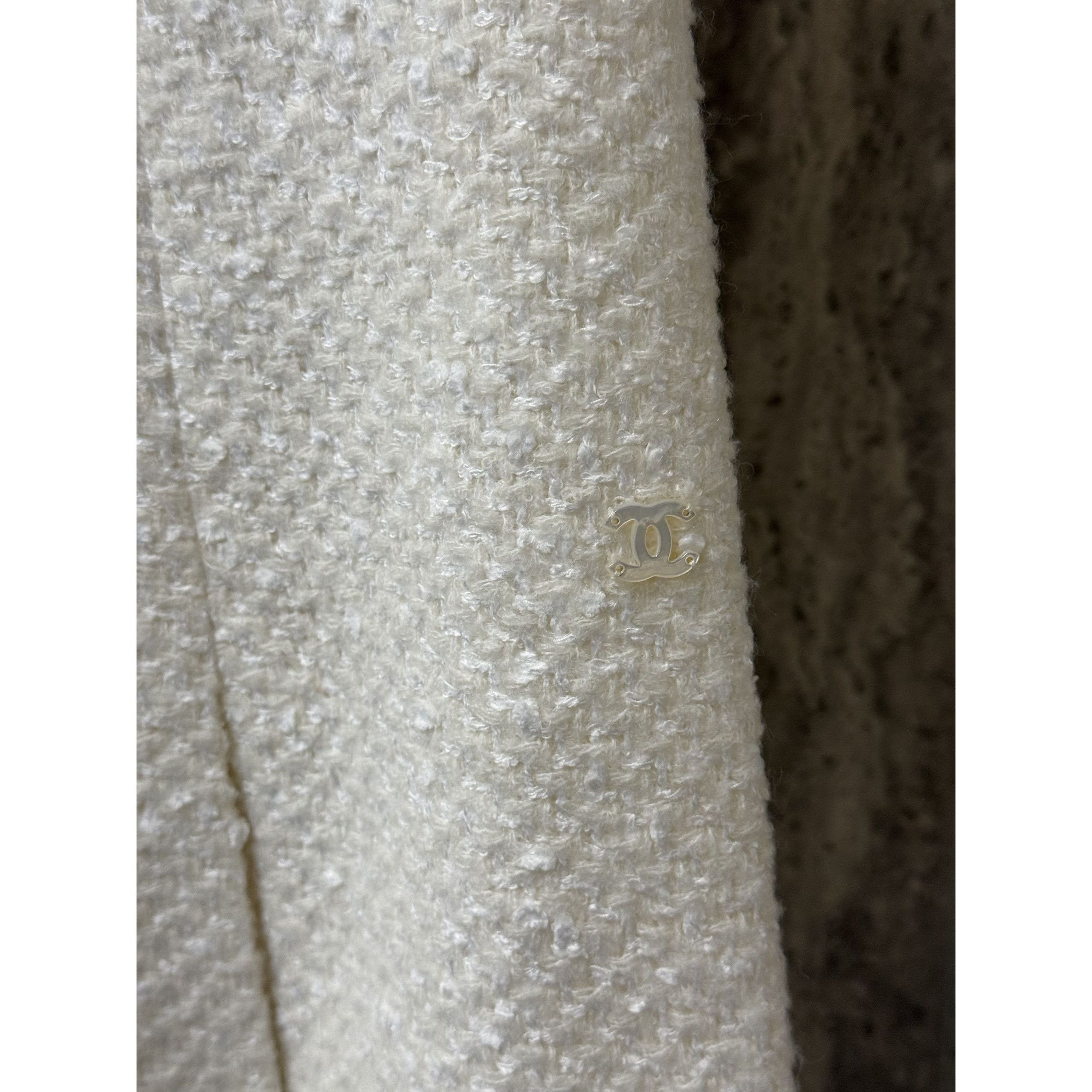 Chanel Chanel White Tweed Scalloped Sleeveless Dress Size 40 Made I Size S / US 4 / IT 40 - 15 Thumbnail