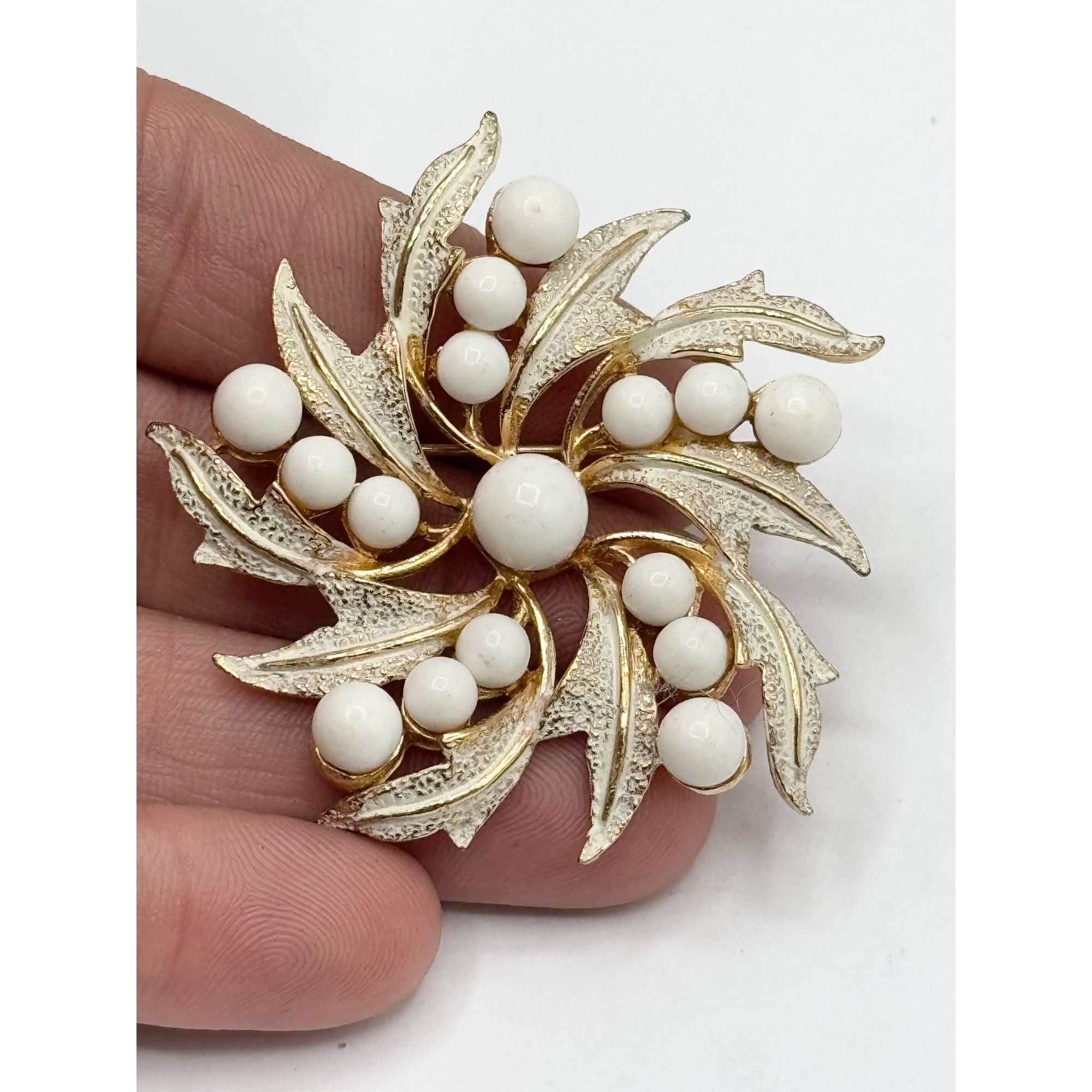 Other Vintage Signed ART Arthur Pepper white beaded flower brooch Size ONE SIZE - 3 Thumbnail