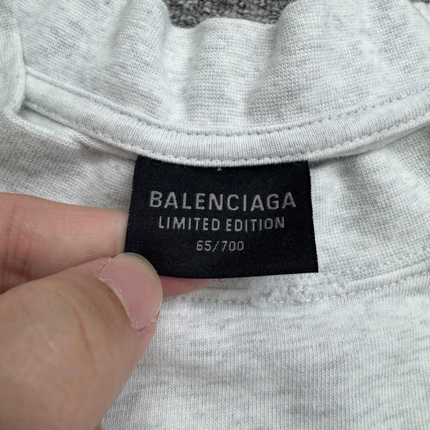 Balenciaga Balenciaga x AppleMusic Distressed Printed LS XS Size XS / US 0-2 / IT 36-38 - 2 Thumbnail