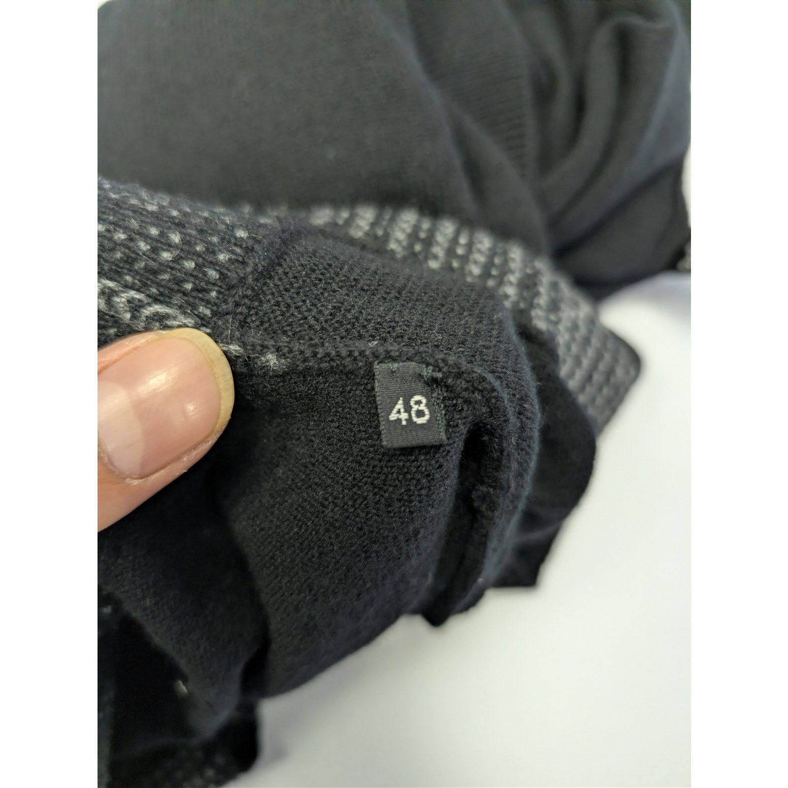 Tom Ford o1rshd1 Knitwear V-Neck Cardigan Sweater in Black Size US M / EU 48-50 / 2 - 17 Thumbnail
